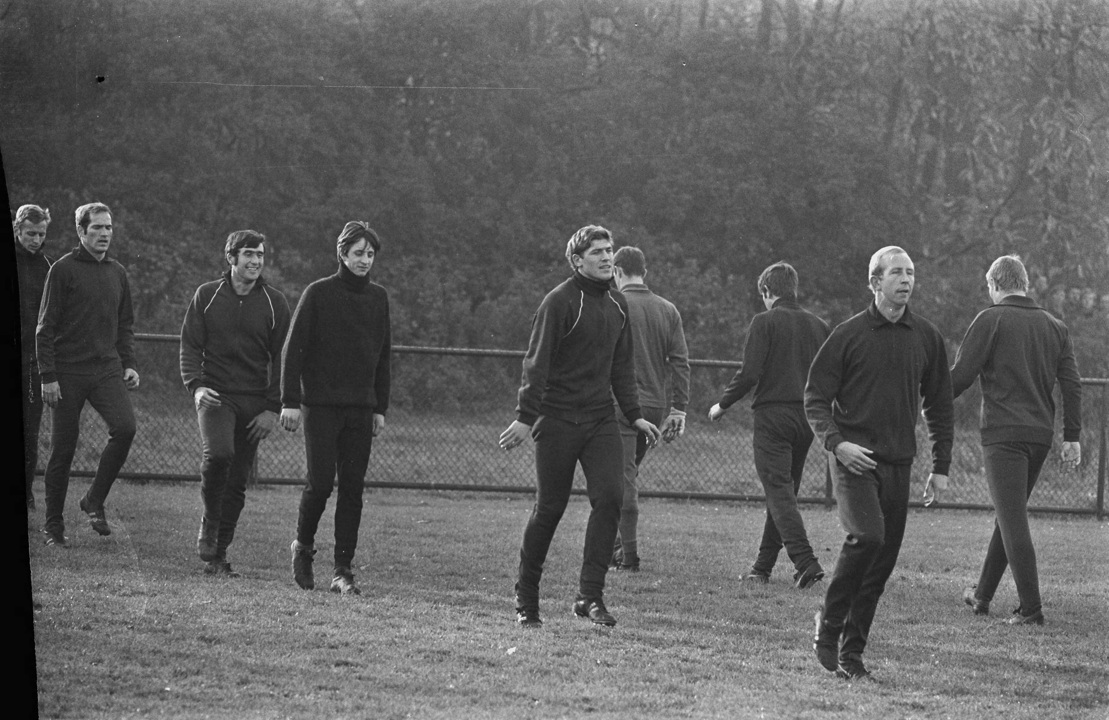Fotocollectie Anefo — Europa-cup, Ajax traint bij Wassenaar training — Foto: Kroon, Ron / Anefo. Licentie: Set B: Rechtenvrij / Publiek Domein. Bron: Nationaal Archief. http://hdl.handle.net/10648/ab543d88-d0b4-102d-bcf8-003048976d84
