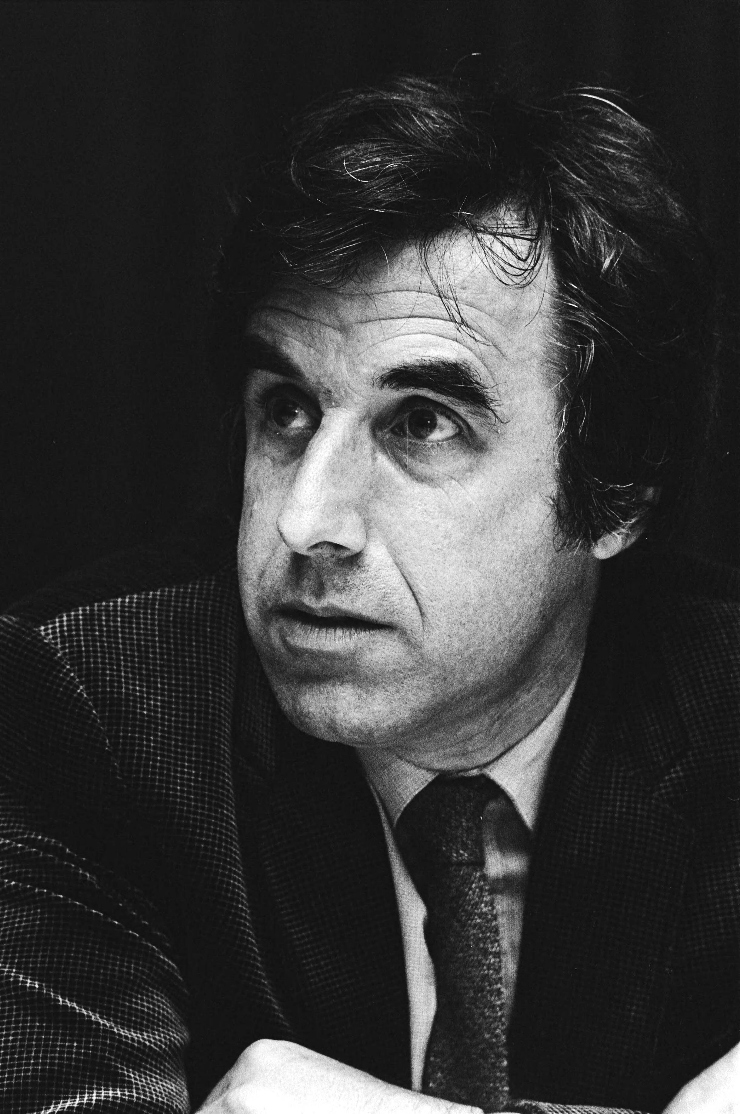 Fotocollectie Anefo — Werkgroep "Schrijvers tegen apartheid" van de Boycot Outspan Aktie demonstreren voorZuid Afrikaanse ambassade in Den Haag — Foto: Croes, Rob C. / Anefo. Licentie: Set B: Rechtenvrij / Publiek Domein. Bron: Nationaal Archief. http://hdl.handle.net/10648/ace2c142-d0b4-102d-bcf8-003048976d84