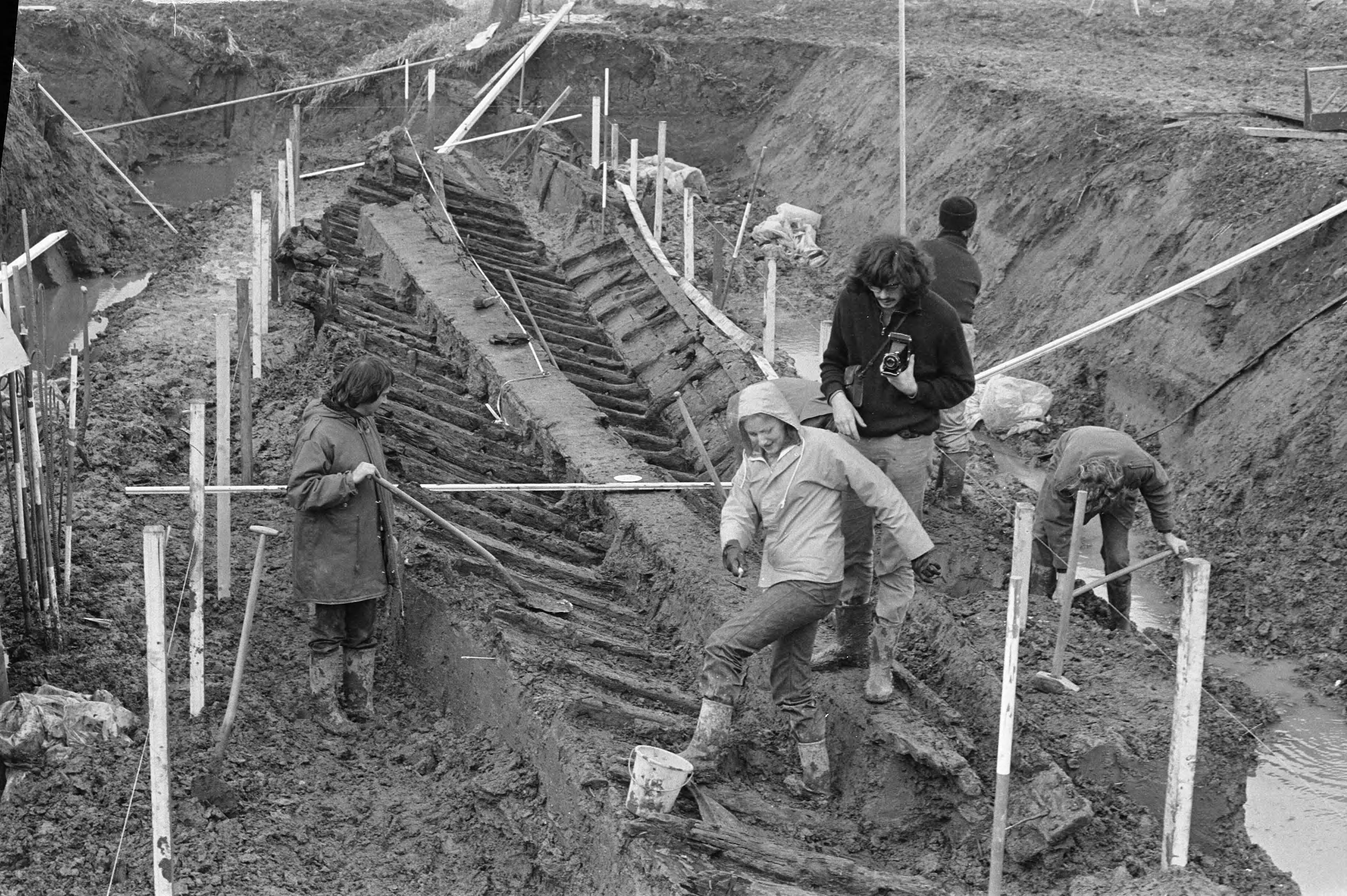 Fotocollectie Anefo — Romeins schip opgegraven bij Zwammerdam — Foto: Punt, W. / Anefo. Licentie: Set B: Rechtenvrij / Publiek Domein. Bron: Nationaal Archief. http://hdl.handle.net/10648/ac0033d6-d0b4-102d-bcf8-003048976d84
