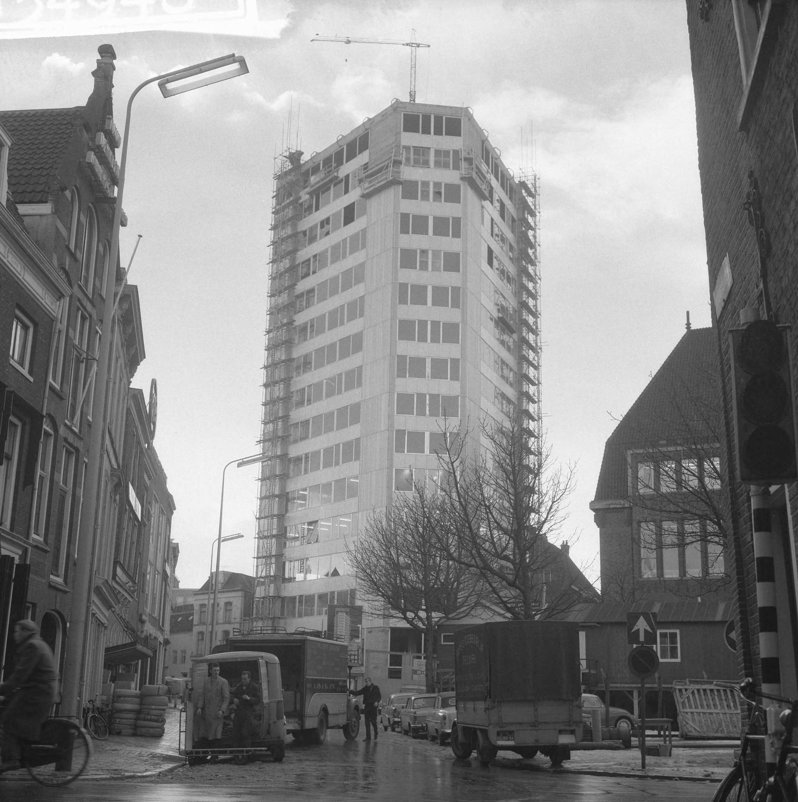Fotocollectie Anefo — Nieuwe torenflat in Utrecht — Foto: Koch, Eric / Anefo. Licentie: Set B: Rechtenvrij / Publiek Domein. Bron: Nationaal Archief. http://hdl.handle.net/10648/a9f7dada-d0b4-102d-bcf8-003048976d84