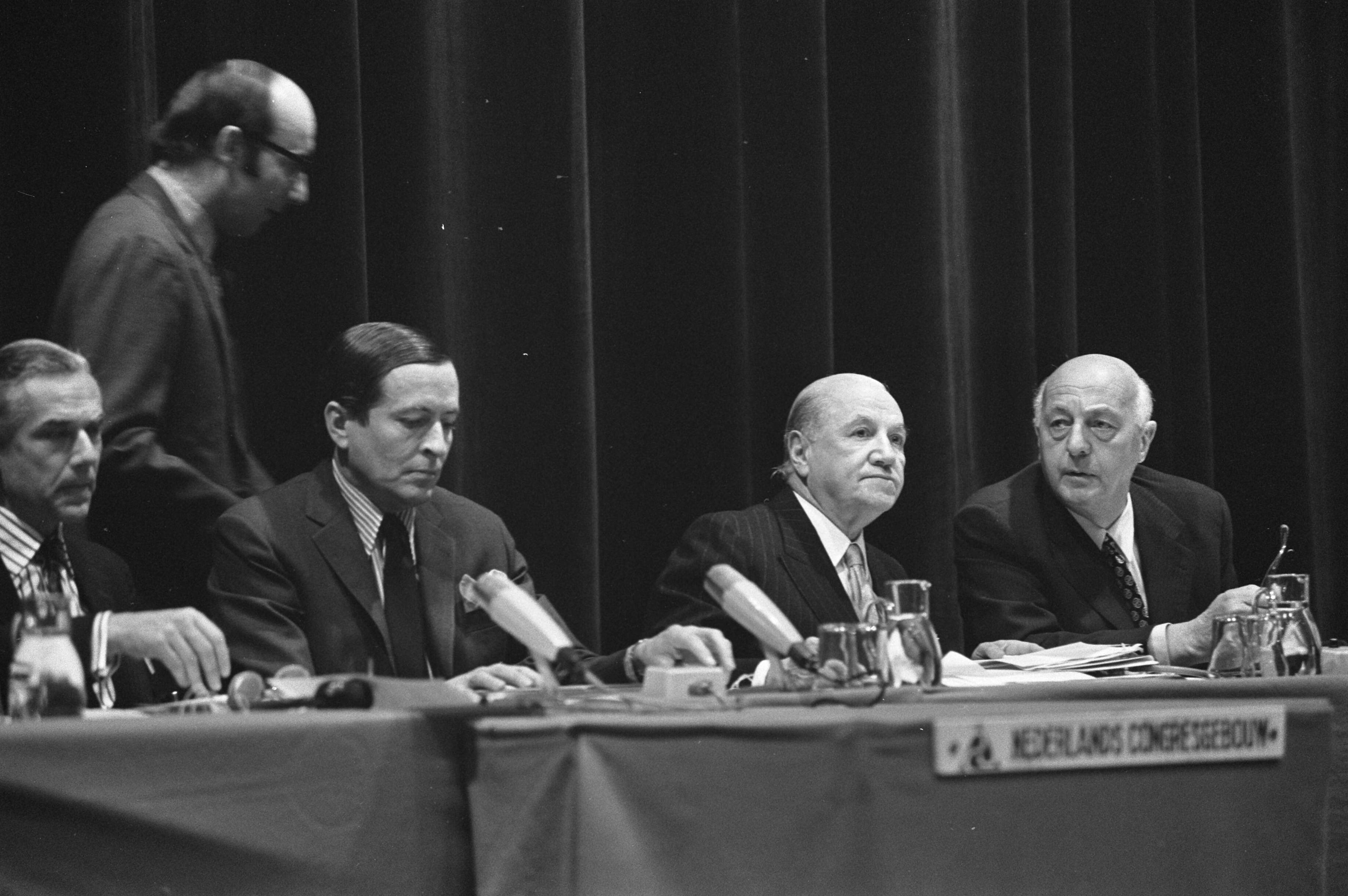 Fotocollectie Anefo — Symposium Unctad III in Den Haag — Foto: Mieremet, Rob / Anefo. Licentie: Set B: Rechtenvrij / Publiek Domein. Bron: Nationaal Archief. http://hdl.handle.net/10648/abdea7fc-d0b4-102d-bcf8-003048976d84