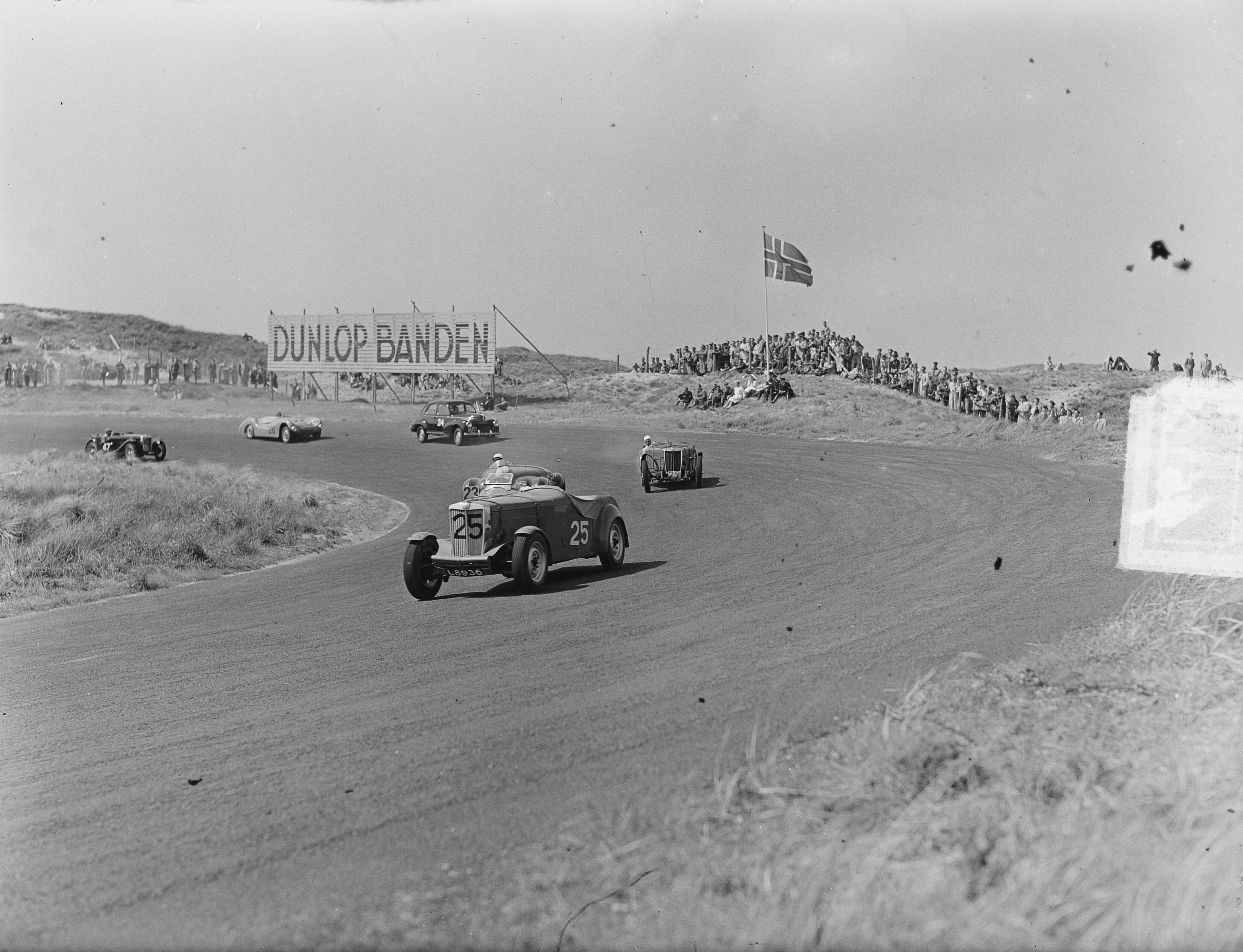 Motor- en autoraces KNAC en KNMV op het circuit van Zandvoort — Motor- en autoraces van KNAC en KNMV op het circuit van Zandvoort — Foto: Pot, Harry / Anefo. Licentie: Set B: Rechtenvrij / Publiek Domein. Bron: Nationaal Archief. http://hdl.handle.net/10648/a8eb4c94-d0b4-102d-bcf8-003048976d84