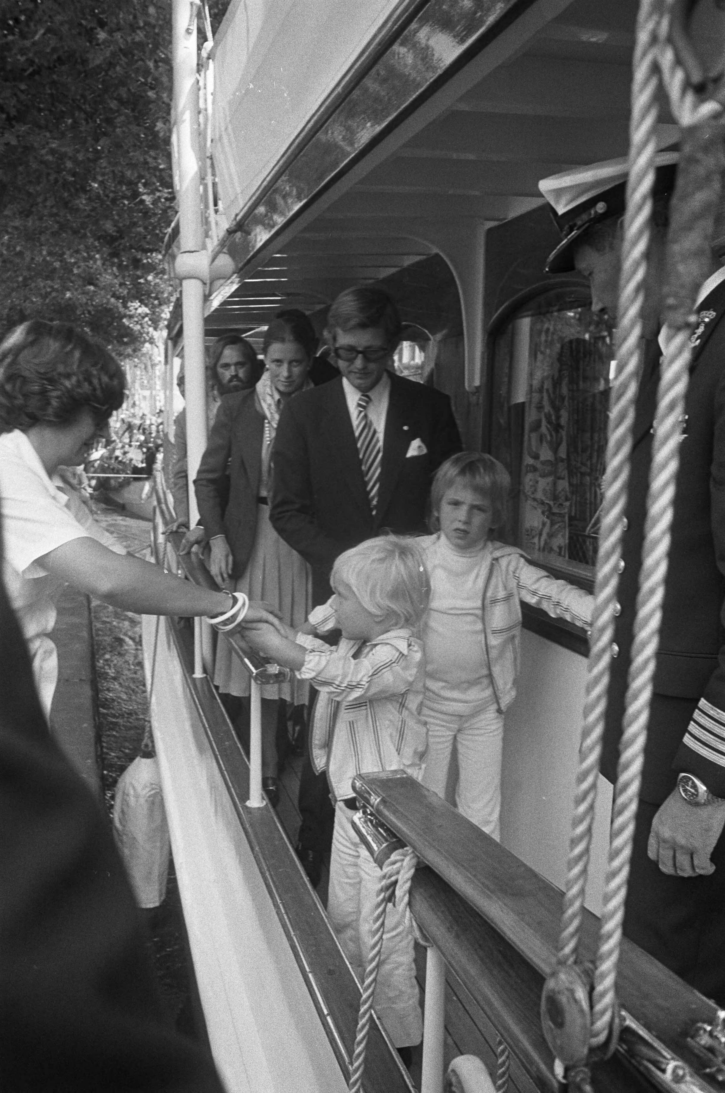 Fotocollectie Anefo — Prins Margriet en Pieter van Vollenhoven woonden in Nieuwegein de officiele opening bij van de viering "600 jaar Oude Sluis" — Foto: Peters, Hans / Anefo. Licentie: Set B: Rechtenvrij / Publiek Domein. Bron: Nationaal Archief. http://hdl.handle.net/10648/ac717532-d0b4-102d-bcf8-003048976d84