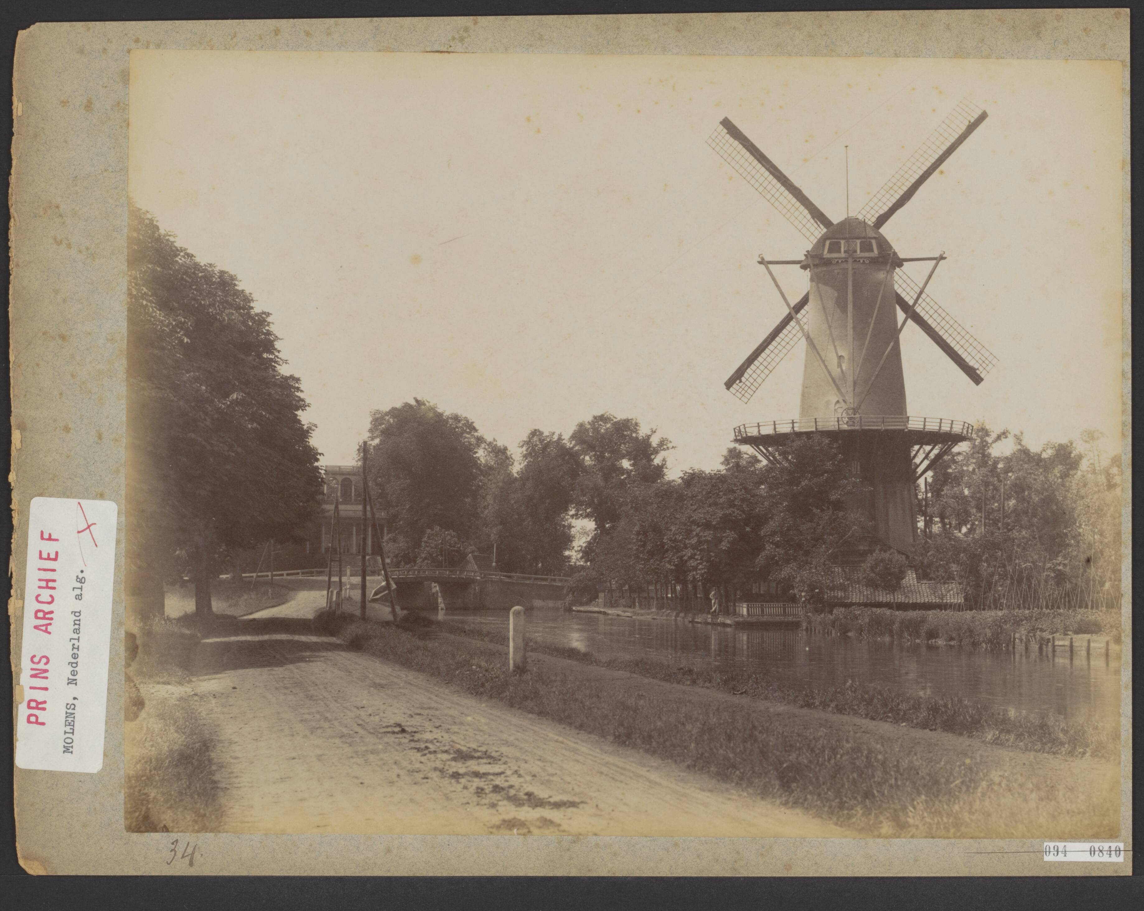 Fotocollectie Elsevier Binnenland — Rijswijk. Molen bij de Hoornbrug — Foto: Onbekend / Publiek Domein of Rechtenvrij. Licentie: Set B: Rechtenvrij / Publiek Domein. Bron: Nationaal Archief. http://hdl.handle.net/10648/ae2db17e-d0b4-102d-bcf8-003048976d84
