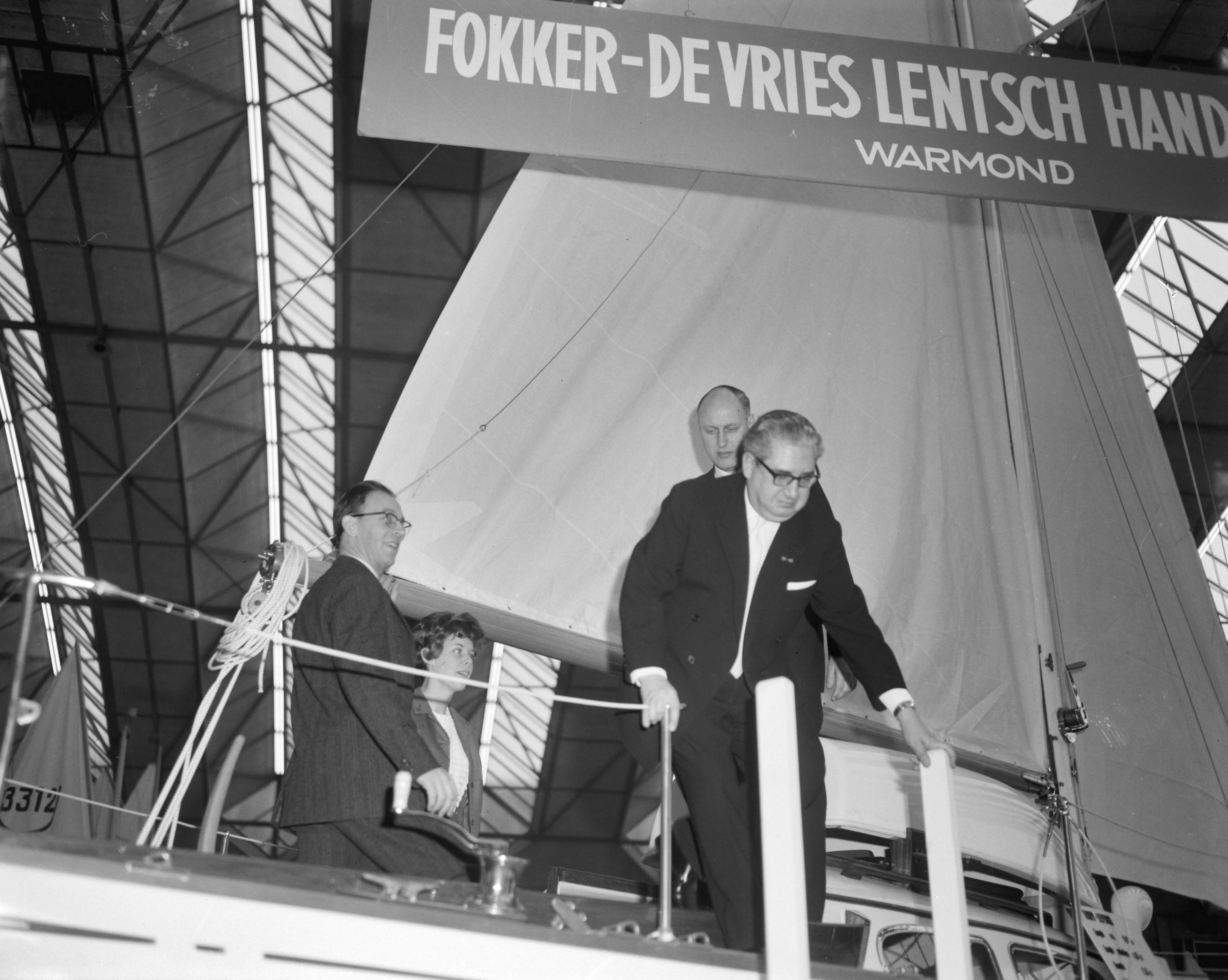 Fotocollectie Anefo — Hiswa Goed Kamp tentoonstelling in de RAI te Amsterdam — Foto: Bilsen, Joop van / Anefo. Licentie: Set B: Rechtenvrij / Publiek Domein. Bron: Nationaal Archief. http://hdl.handle.net/10648/aa32d324-d0b4-102d-bcf8-003048976d84