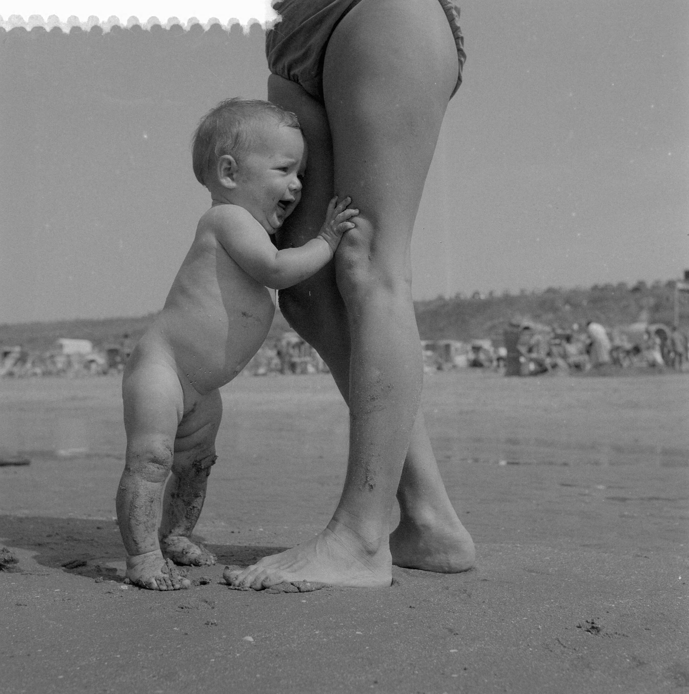 Fotocollectie Anefo — Strandleven te Zandvoort — Foto: Noske, J.D. / Anefo. Licentie: Set B: Rechtenvrij / Publiek Domein. Bron: Nationaal Archief. http://hdl.handle.net/10648/a966605a-d0b4-102d-bcf8-003048976d84