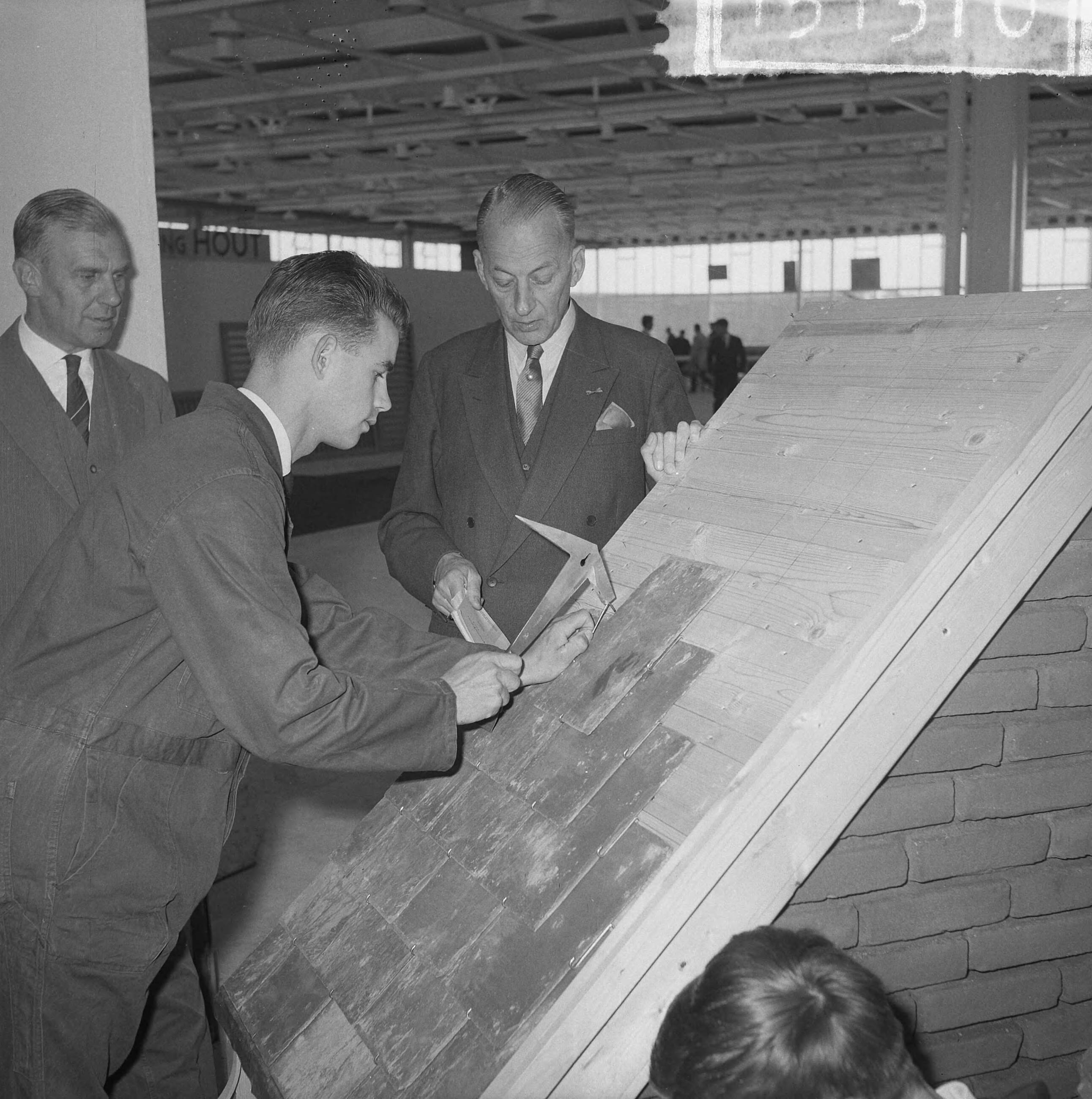 Fotocollectie Anefo — Burgemeester jhr. mr. C. J. A. de Ranitz opende eerste Nationale Beroepsmanifestatie 1963 in de Julianahal te Utrecht — Foto: Nijs, Jac. de / Anefo. Licentie: Set B: Rechtenvrij / Publiek Domein. Bron: Nationaal Archief. http://hdl.handle.net/10648/aa359fe6-d0b4-102d-bcf8-003048976d84