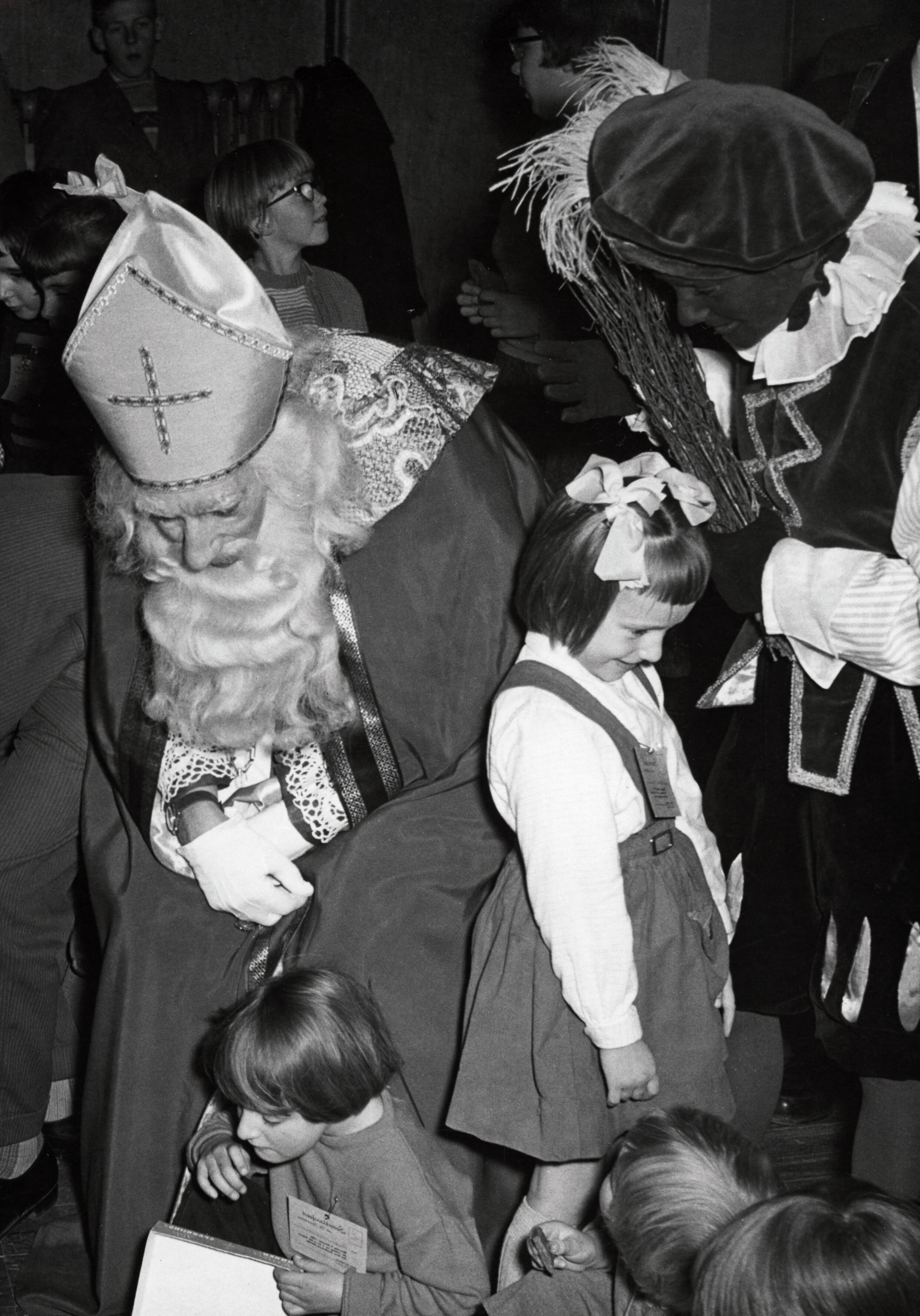 Collectie nader te bepalen — Serie: Sinterklaasfeest van N.V. De Spaarnestad — Foto: Fotograaf Onbekend / Fotobureau onbekend / Spaarnestad Photo (05887). Licentie: Set B: Rechtenvrij / Publiek Domein. Bron: Nationaal Archief. http://hdl.handle.net/10648/35429da6-3ba3-a382-e063-6df0900a6686