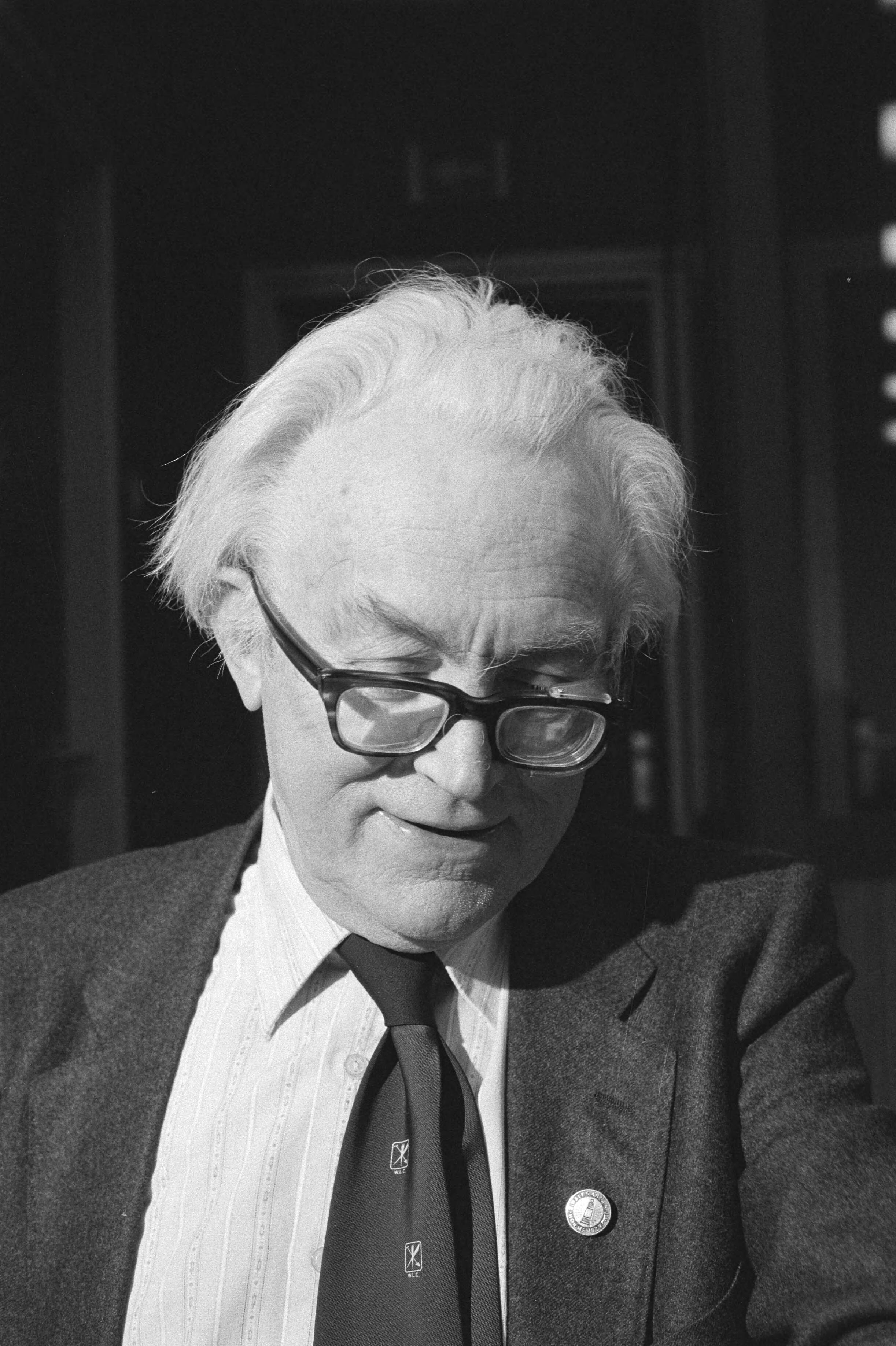 Bijeenkomst in Den Haag van vertegenwoordigers van socialistische partijen uit de kleine NAVO-landen "Scandilux" — Michael Foot — Foto: Antonisse, Marcel / Anefo. Licentie: Set B: Rechtenvrij / Publiek Domein. Bron: Nationaal Archief. http://hdl.handle.net/10648/ad0695b8-d0b4-102d-bcf8-003048976d84