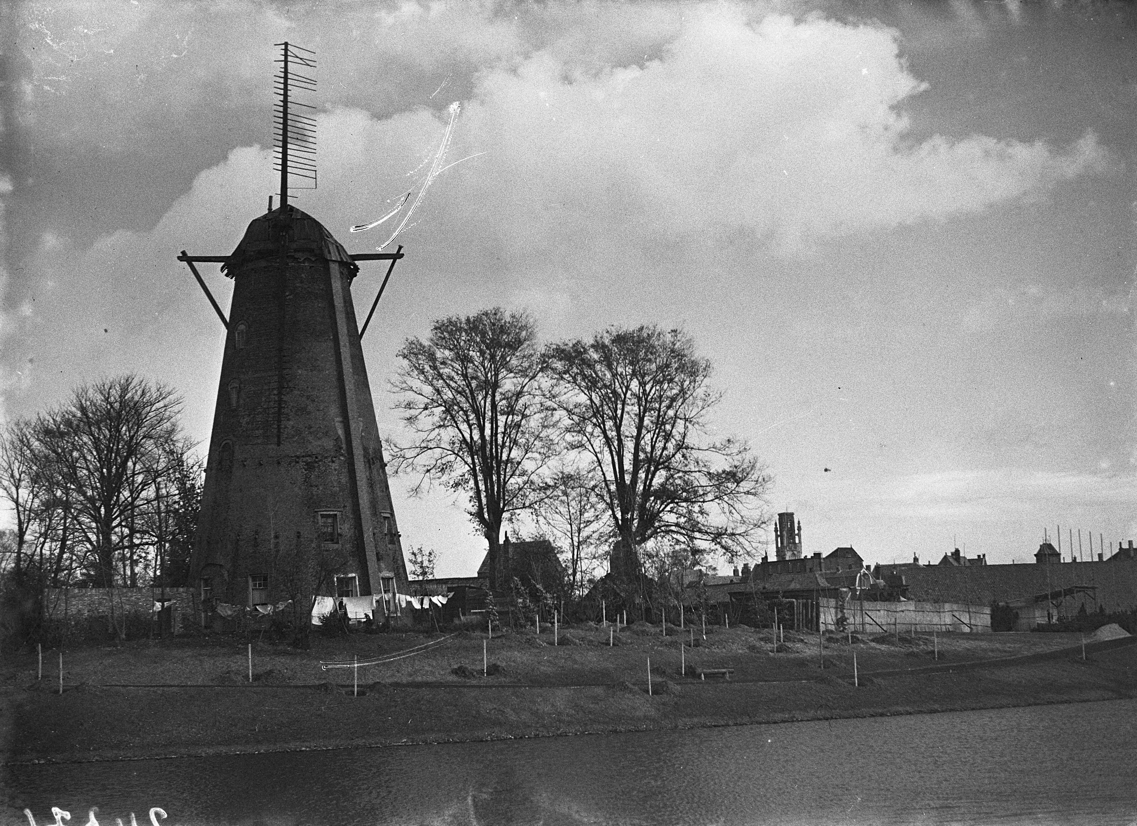 Fotocollectie Anefo — Het Seisbolwerk te Middelburg wordt ook beplant [Boomplantdag] — Foto: Sagers, Harry / Anefo. Licentie: Set B: Rechtenvrij / Publiek Domein. Bron: Nationaal Archief. http://hdl.handle.net/10648/a8af14f4-d0b4-102d-bcf8-003048976d84