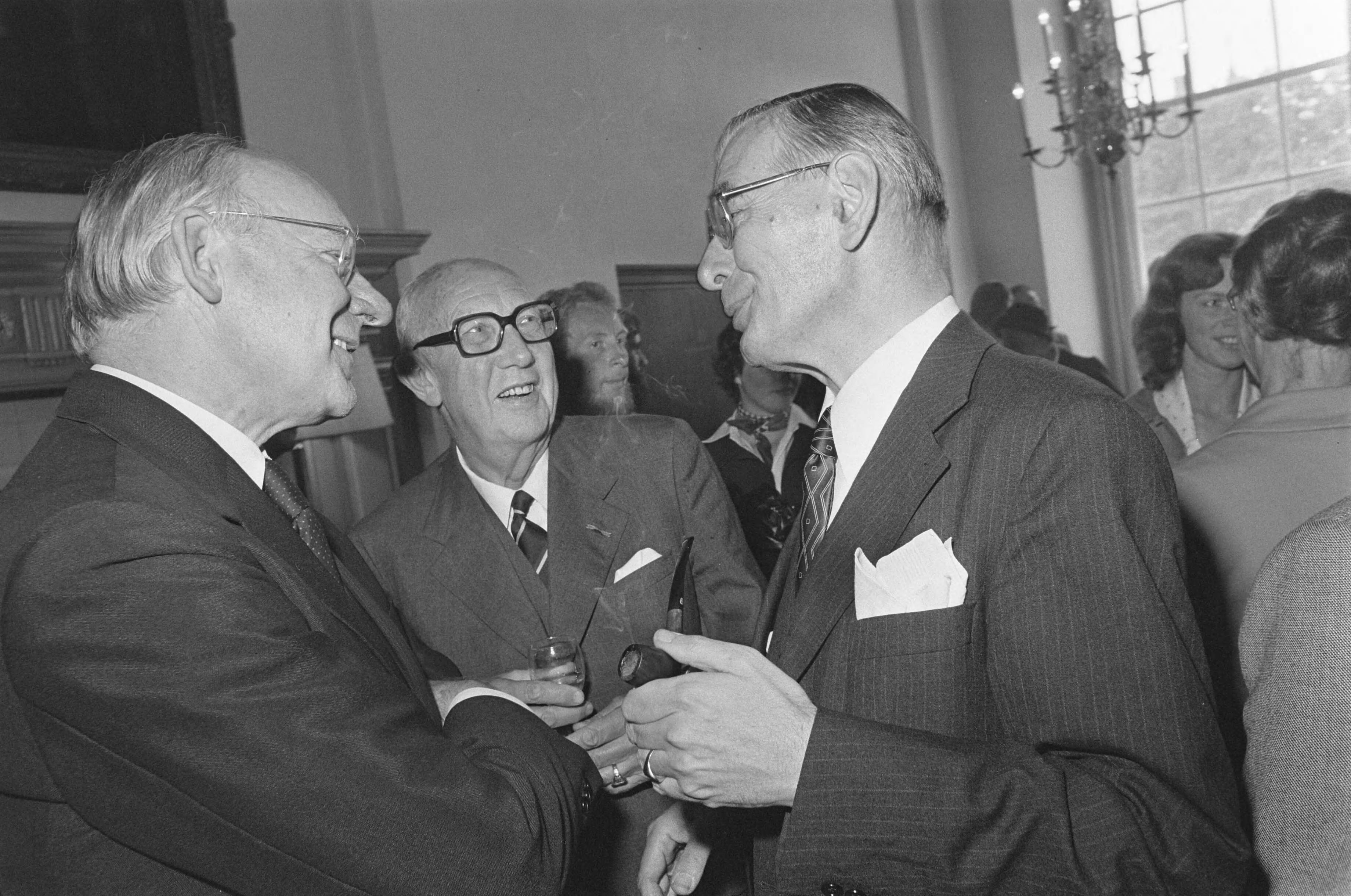 Fotocollectie Anefo — Groen van Prinsteren herdenking in Den Haag , opdracht Nederlandse Gedachten — Foto: Mieremet, Rob / Anefo. Licentie: Set B: Rechtenvrij / Publiek Domein. Bron: Nationaal Archief. http://hdl.handle.net/10648/ac841df4-d0b4-102d-bcf8-003048976d84