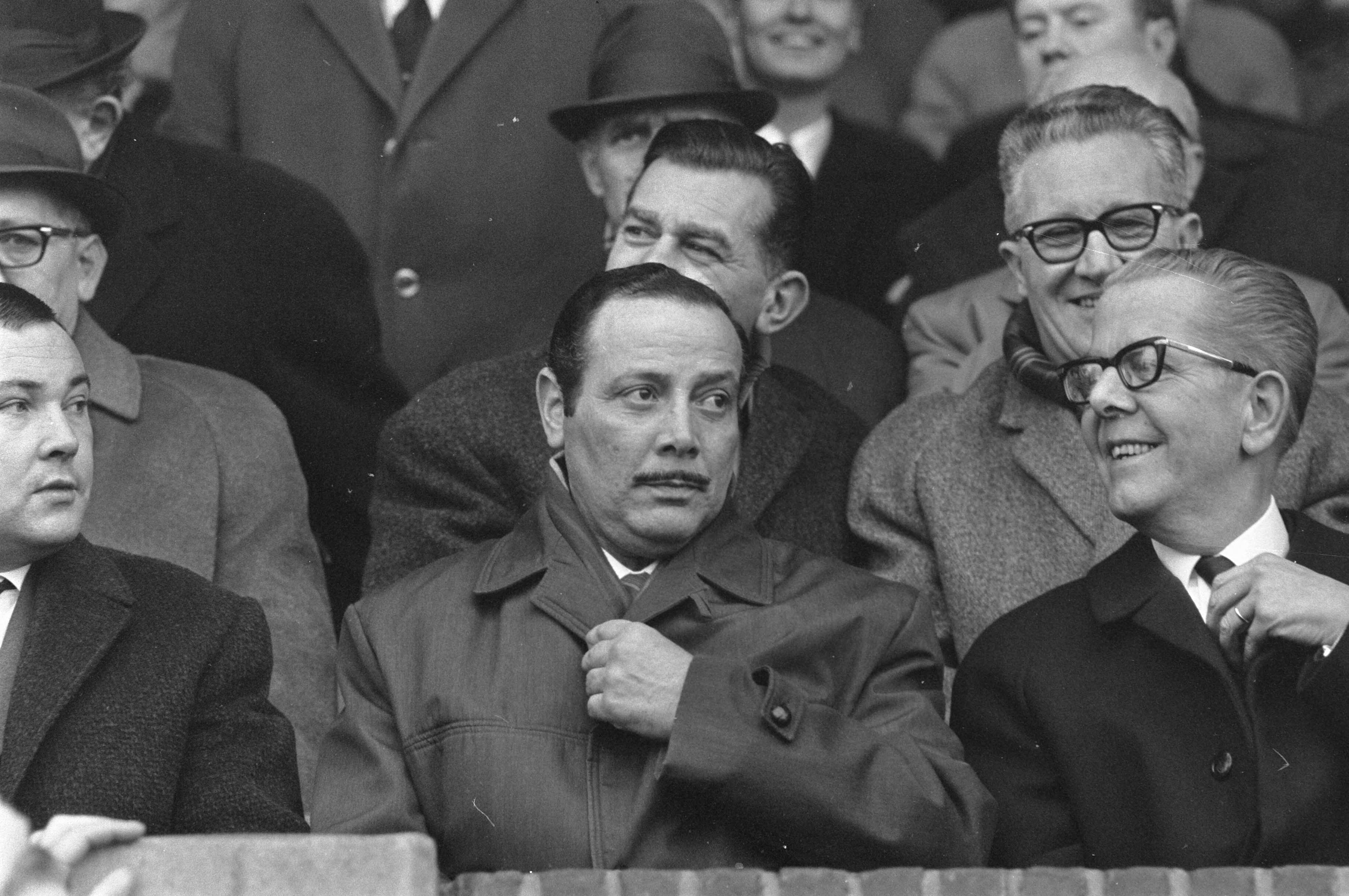 Fotocollectie Anefo — Benfica-trainer Otto Gloria (m) op tribune bij NAC tegen Ajax — Foto: Koch, Eric / Anefo. Licentie: Set B: Rechtenvrij / Publiek Domein. Bron: Nationaal Archief. http://hdl.handle.net/10648/ab5abb22-d0b4-102d-bcf8-003048976d84