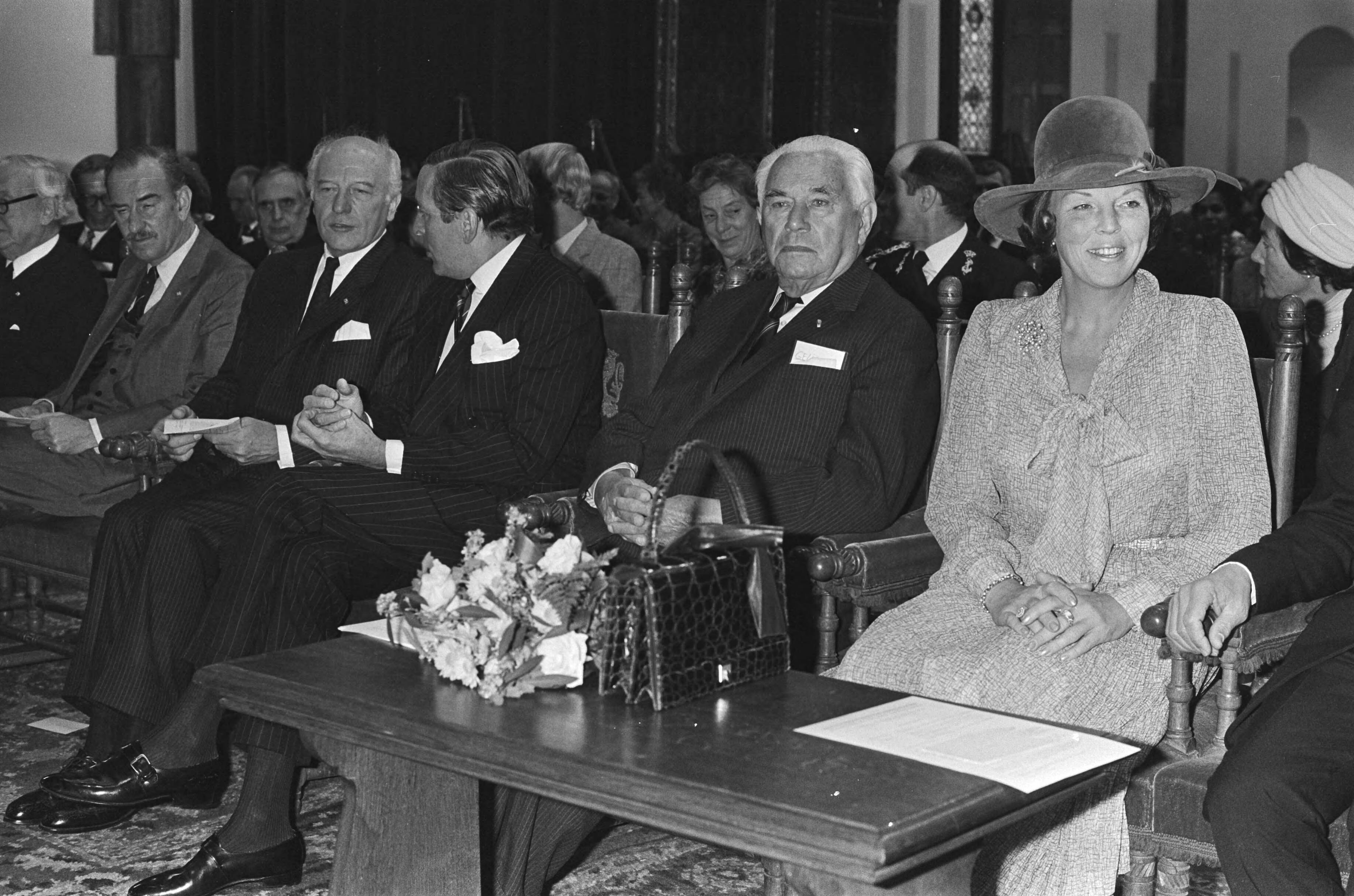 Fotocollectie Anefo — 75-jarig jubileum Nederlands-Duitse kamer van koophandel in Ridderzaal in Den Haag, Van der Klaauw Scheel, Claus , Gelissen en Beatrix — Foto: Croes, Rob C. / Anefo. Licentie: Set B: Rechtenvrij / Publiek Domein. Bron: Nationaal Archief. http://hdl.handle.net/10648/aceddef6-d0b4-102d-bcf8-003048976d84