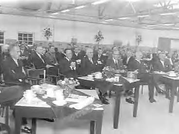 Fotocollectie Anefo — Opening cellophaanfabriek van de Hollandse Kunstzijde Industrie te Breda door prins Bernhard — Foto: Pot, Harry / Anefo. Licentie: Set B: Rechtenvrij / Publiek Domein. Bron: Nationaal Archief. http://hdl.handle.net/10648/a9684424-d0b4-102d-bcf8-003048976d84