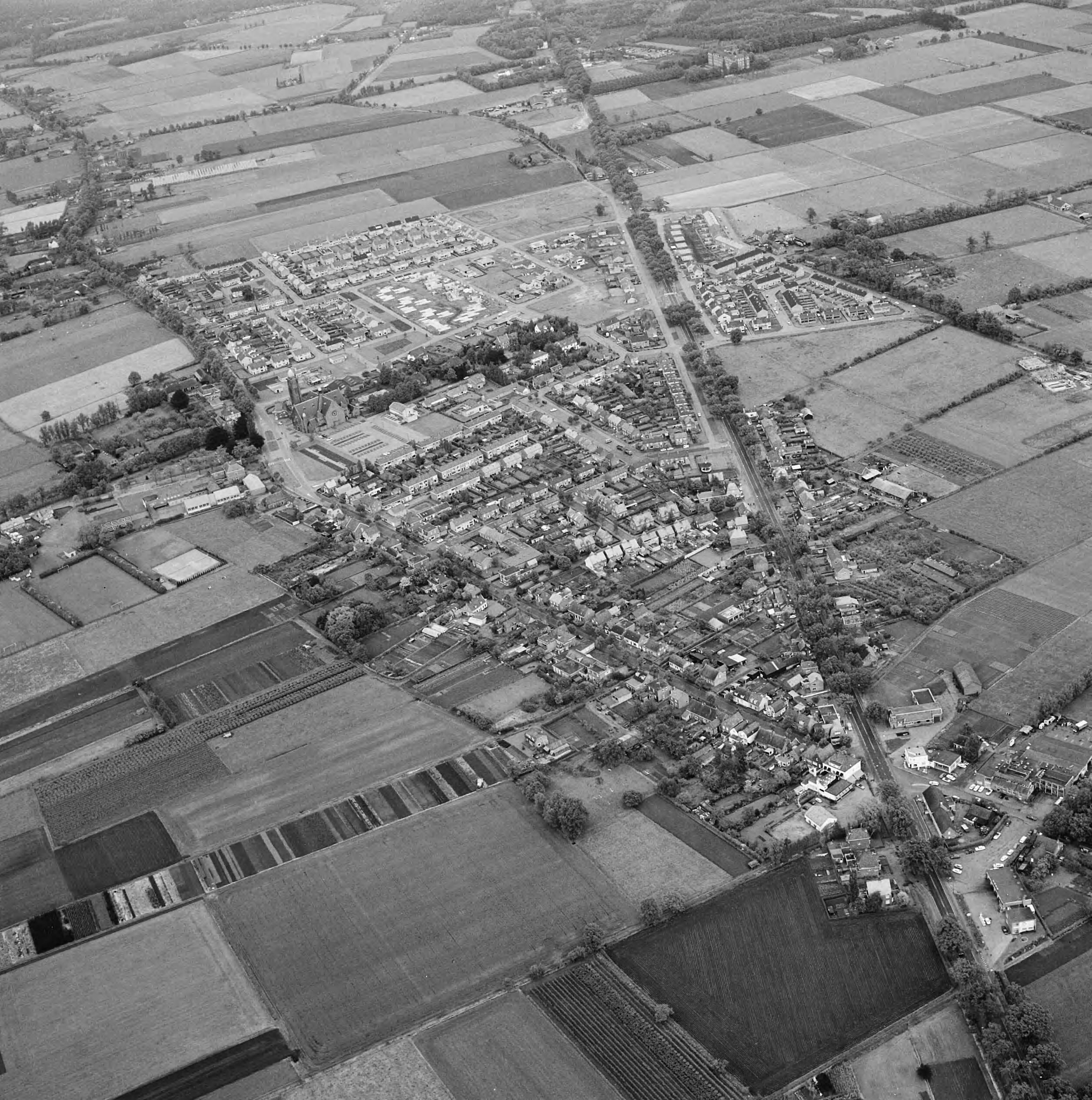Fotocollectie Nederlandse Heidemaatschappij — Luchtopname. Teteringen — Foto: Fotograaf Onbekend / Heidemij. Licentie: Set B: Rechtenvrij / Publiek Domein. Bron: Nationaal Archief. http://hdl.handle.net/10648/ae501cc8-d0b4-102d-bcf8-003048976d84