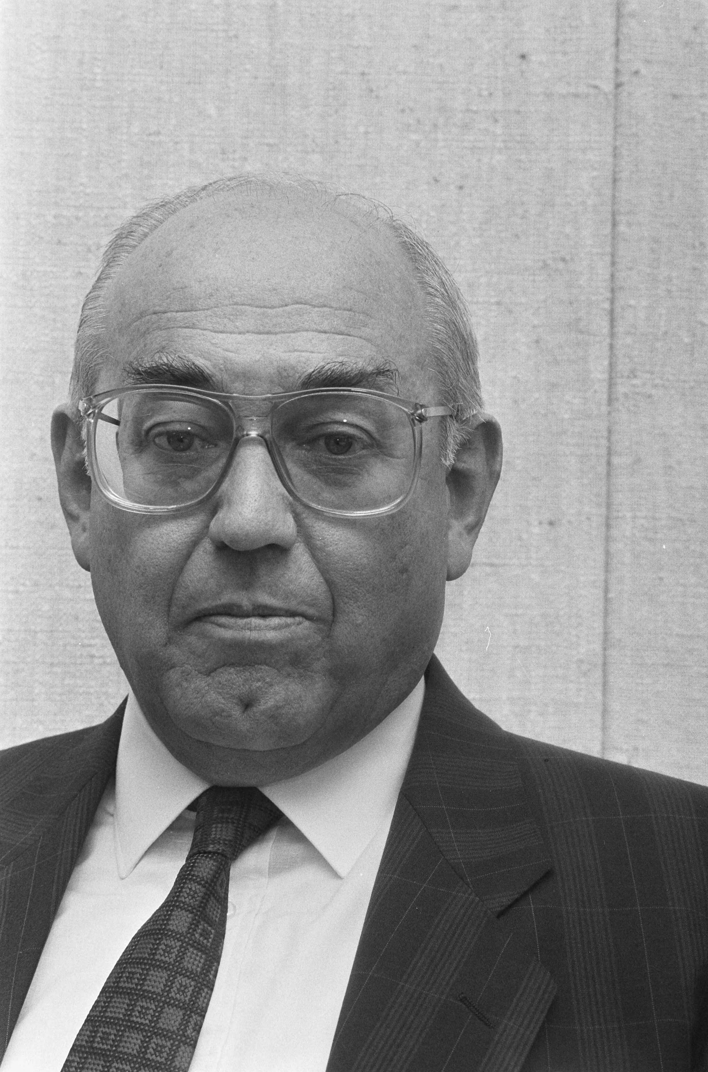 Fotocollectie Anefo — Opdracht Kamer van Koophandel , Den Haag ; heer W. J. Vinke van V&D, kop — Foto: Molendijk, Bart / Anefo. Licentie: Set B: Rechtenvrij / Publiek Domein. Bron: Nationaal Archief. http://hdl.handle.net/10648/ad63754e-d0b4-102d-bcf8-003048976d84