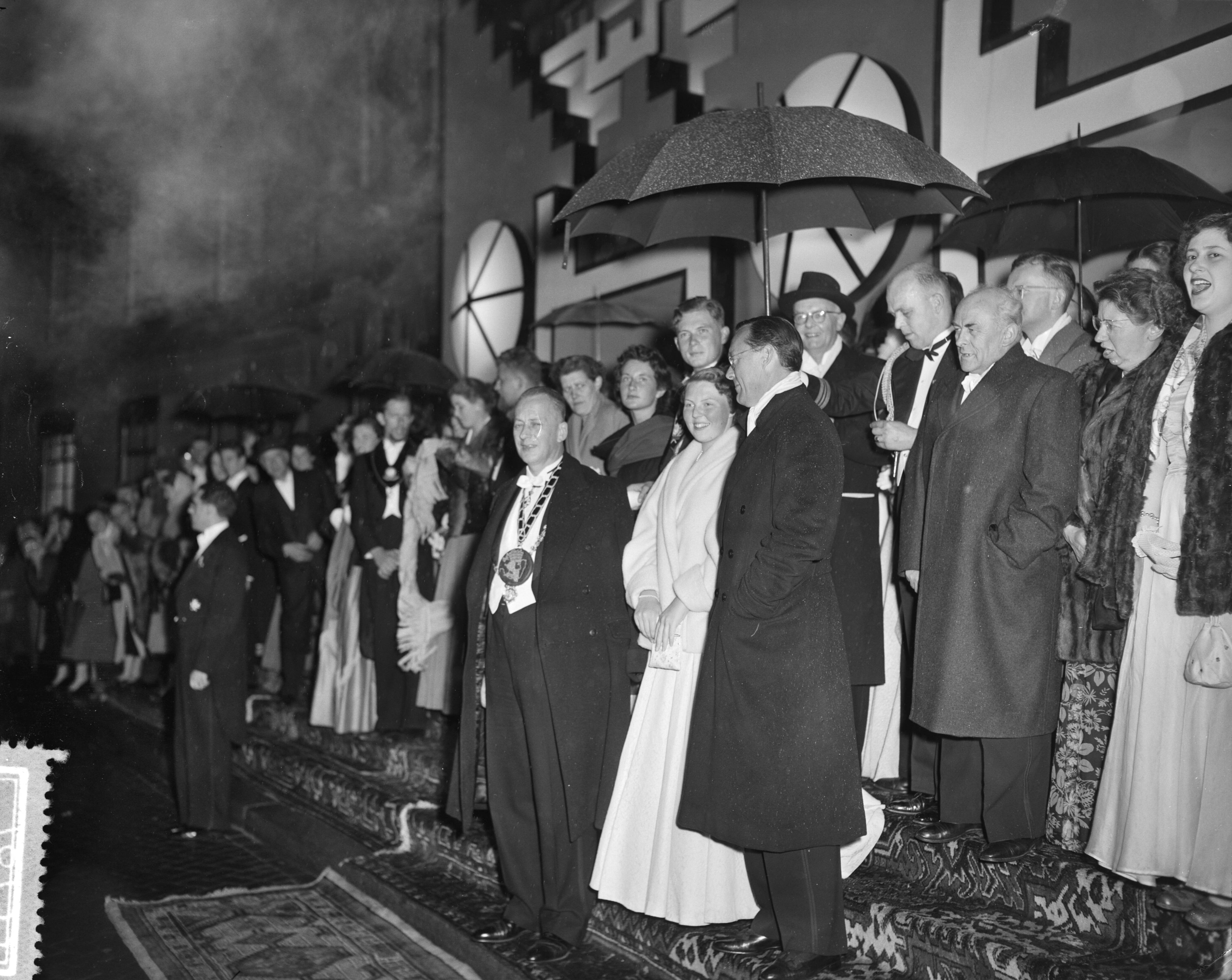 Lustrum USC Utrecht (1956) — USC-lustrumspel "Xerxes" — Foto: Bilsen, Joop van / Anefo. Licentie: Set B: Rechtenvrij / Publiek Domein. Bron: Nationaal Archief. http://hdl.handle.net/10648/a94b34f6-d0b4-102d-bcf8-003048976d84