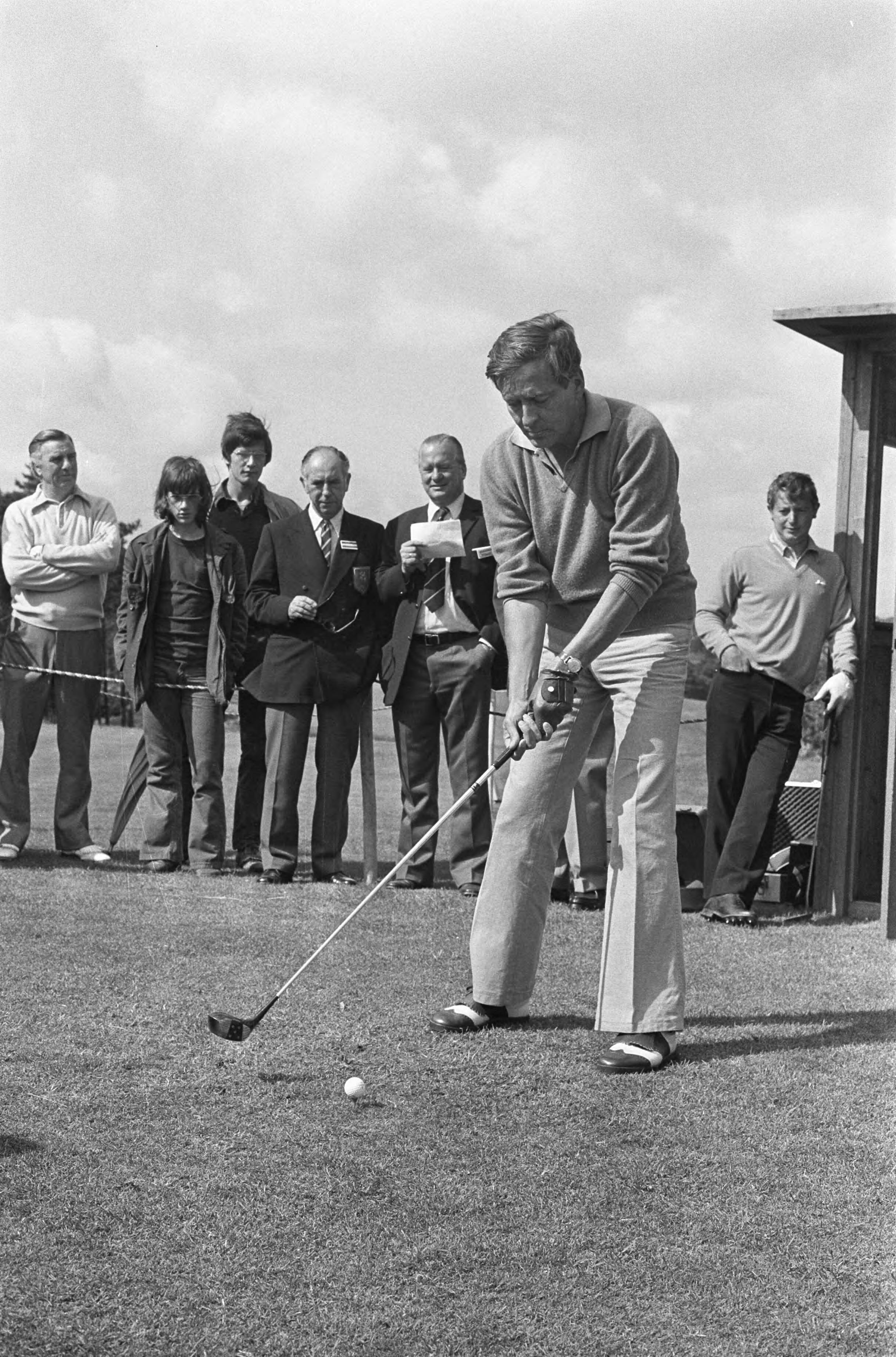 Fotocollectie Anefo — Prins Claus neemt deel aan golftoernooi te Wassenaar — Foto: Verhoeff, Bert / Anefo. Licentie: Set B: Rechtenvrij / Publiek Domein. Bron: Nationaal Archief. http://hdl.handle.net/10648/ac339816-d0b4-102d-bcf8-003048976d84