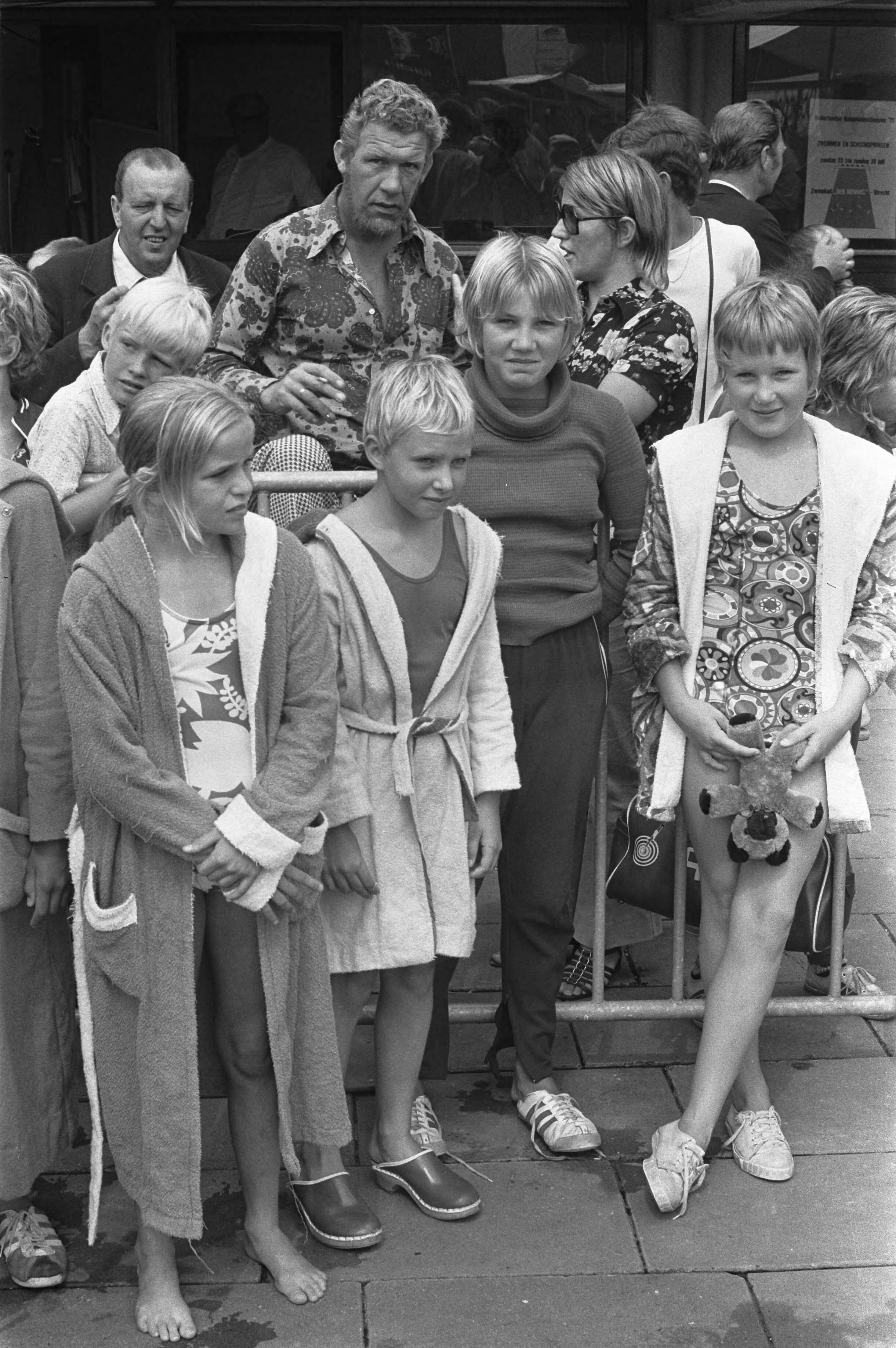 Fotocollectie Anefo — Eerste dag Nationale Zwemkampioenschappen in zwembad Den Hommel te Utrecht — Foto: Verhoeff, Bert / Anefo. Licentie: Set B: Rechtenvrij / Publiek Domein. Bron: Nationaal Archief. http://hdl.handle.net/10648/abf082b0-d0b4-102d-bcf8-003048976d84