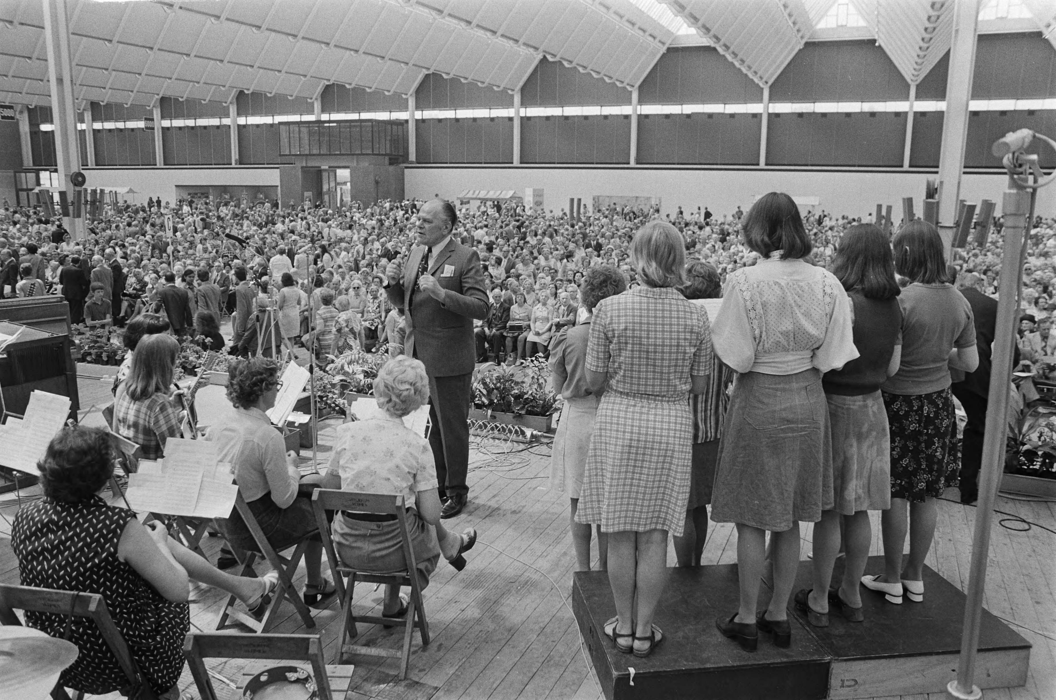 Fotocollectie Anefo — EO-landdag in Utrecht — Foto: Croes, Rob C. / Anefo. Licentie: Set B: Rechtenvrij / Publiek Domein. Bron: Nationaal Archief. http://hdl.handle.net/10648/ac4d9482-d0b4-102d-bcf8-003048976d84