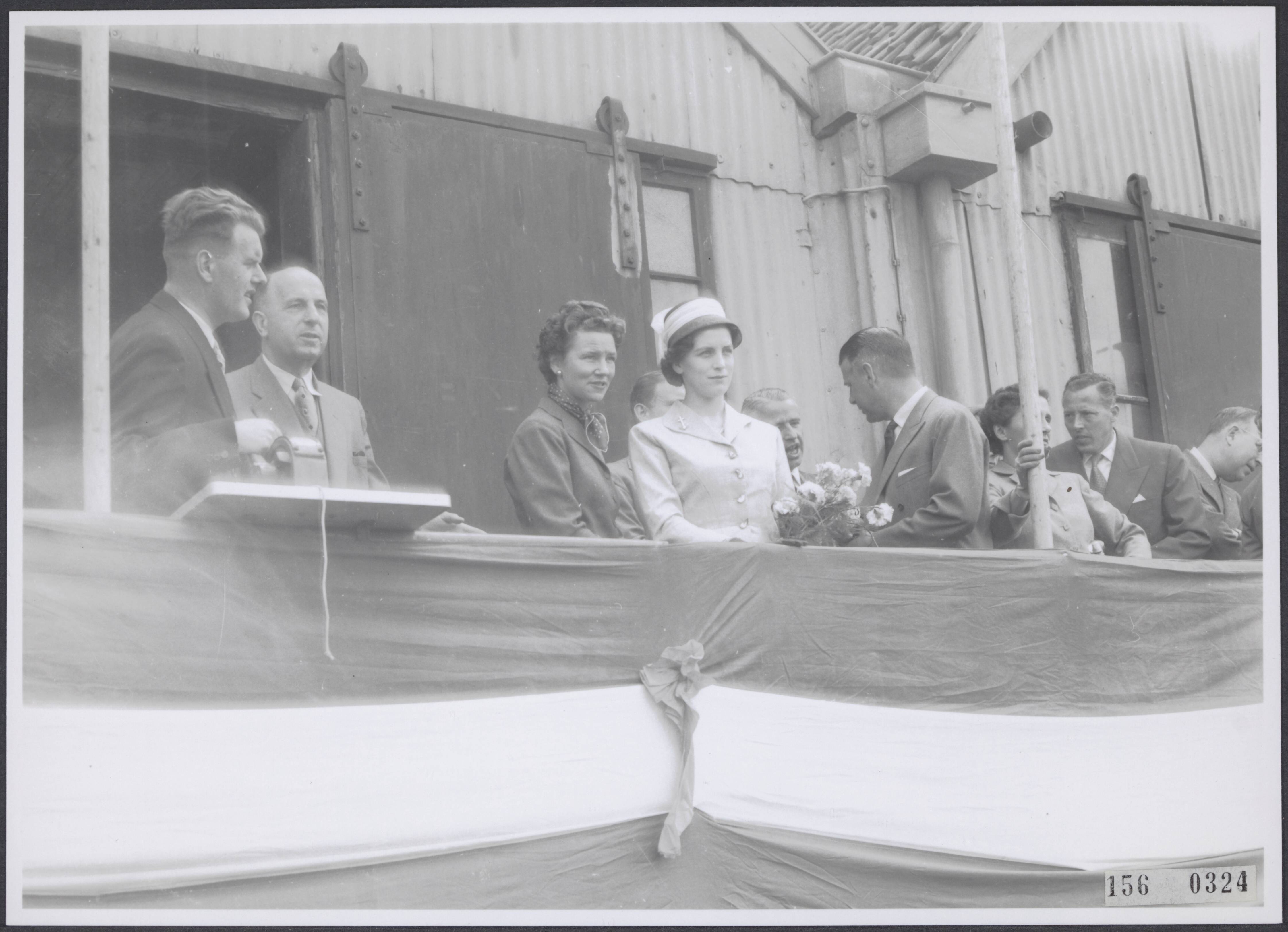 Serie Afdrukken ANEFO [RVD Eigen zonder caption] — Tewaterlating "Mary North" bij NV Zaanlandse scheepsbouw maatschappij te Zaandam — Foto: Rossem, Wim van / Anefo. Licentie: Set B: Rechtenvrij / Publiek Domein. Bron: Nationaal Archief. http://hdl.handle.net/10648/bc6c810f-598c-ba0c-6260-2988c9af7876