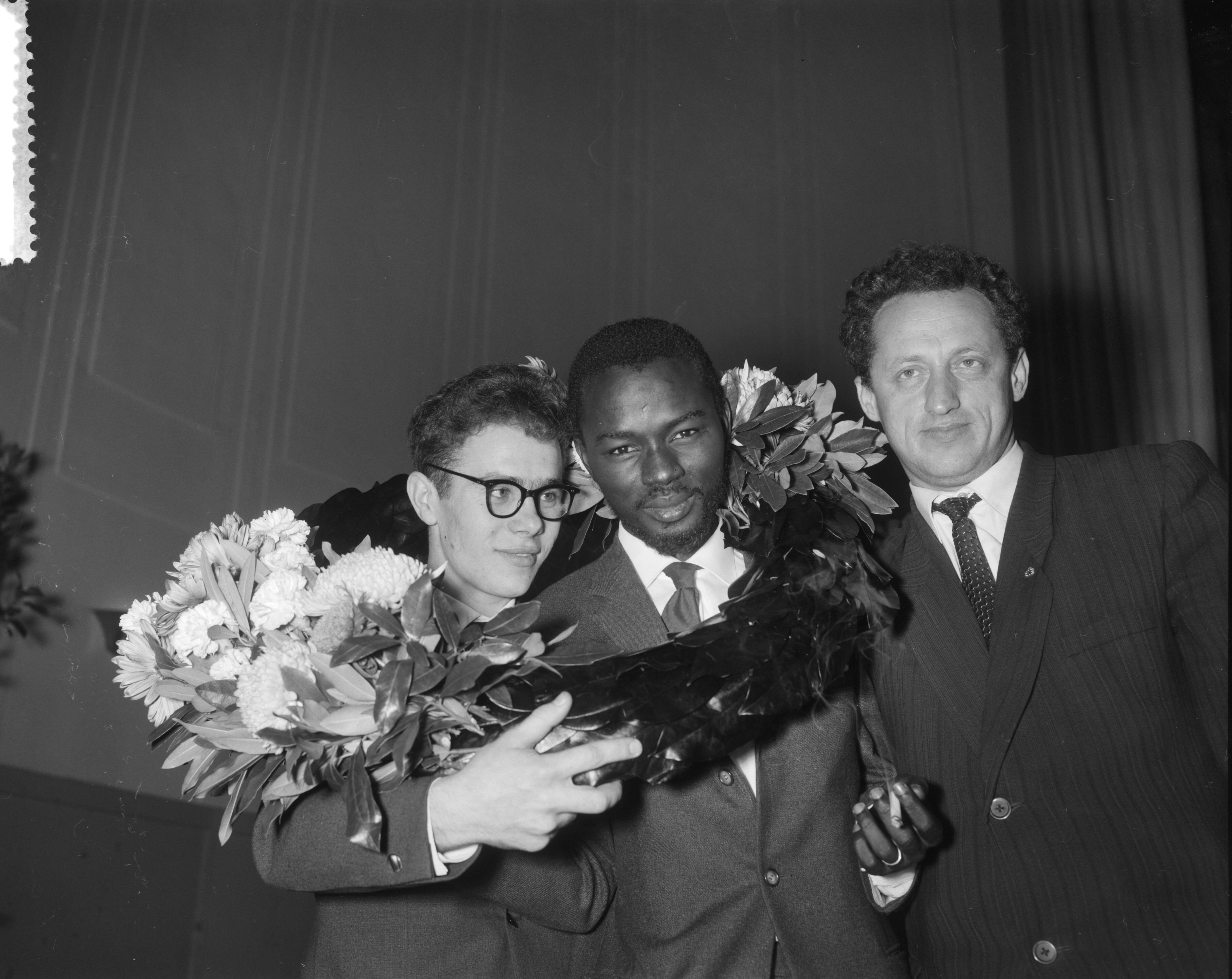 Fotocollectie Anefo — Laatste ronde wereldkampioenschap dammen in het Cconcertgebouw te Haarlem, v.l.n.r. Tsjegolev, Baba Sy en Koeperman — Foto: Bilsen, Joop van / Anefo. Licentie: Set B: Rechtenvrij / Publiek Domein. Bron: Nationaal Archief. http://hdl.handle.net/10648/a9bf3d6a-d0b4-102d-bcf8-003048976d84