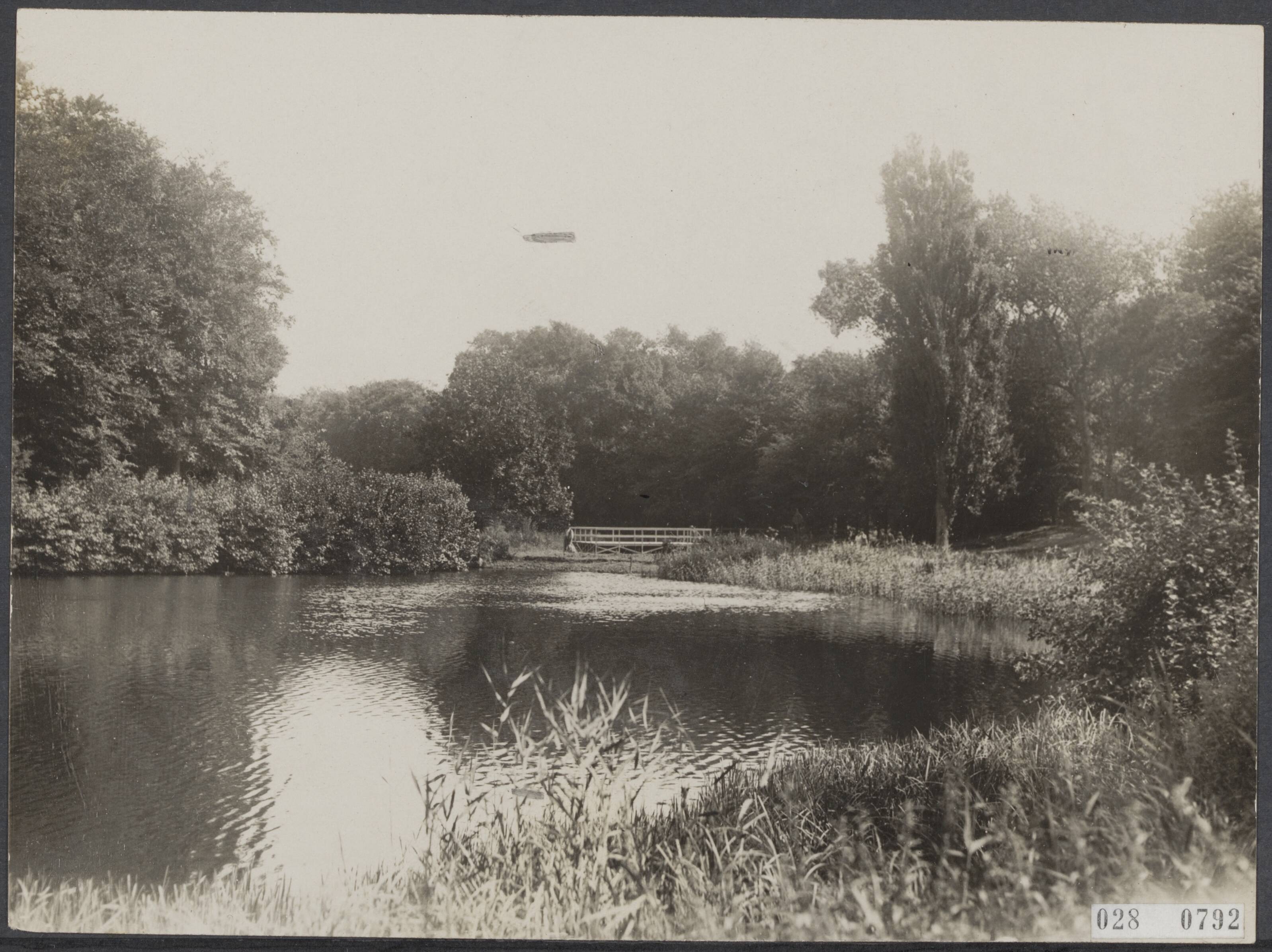 Fotocollectie Elsevier Binnenland — Brouwerskolkje bij Bloemendaal (N.H.) — Foto: Fotopersbureau "Holland". Licentie: Set B: Rechtenvrij / Publiek Domein. Bron: Nationaal Archief. http://hdl.handle.net/10648/addedcf2-d0b4-102d-bcf8-003048976d84