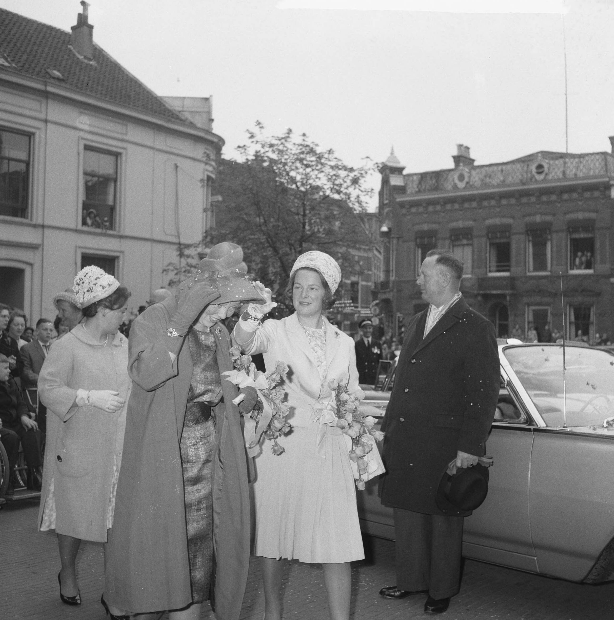 Koninklijk bezoek aan Utrecht (1962) — Koninklijk bezoek aan Utrecht — Foto: Merk, Ben / Anefo. Licentie: Set B: Rechtenvrij / Publiek Domein. Bron: Nationaal Archief. http://hdl.handle.net/10648/aa06a0ec-d0b4-102d-bcf8-003048976d84