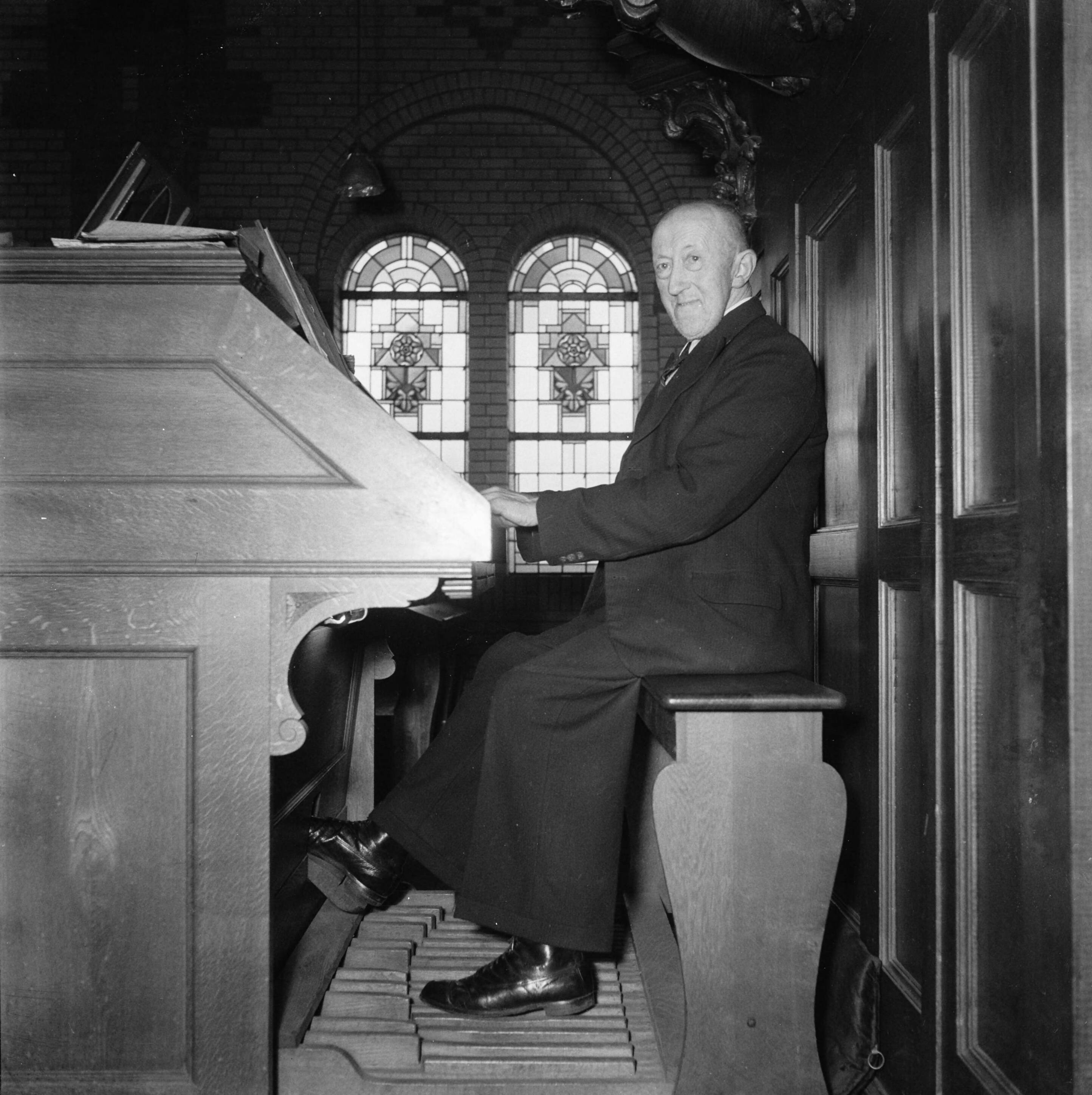 Fotocollectie Anefo — 72-jarige Piet Michlenbrink is al 60 jaar organist van de Magdalena kerk te Wormer — Foto: Noske, J.D. / Anefo. Licentie: Set B: Rechtenvrij / Publiek Domein. Bron: Nationaal Archief. http://hdl.handle.net/10648/a8f8808a-d0b4-102d-bcf8-003048976d84
