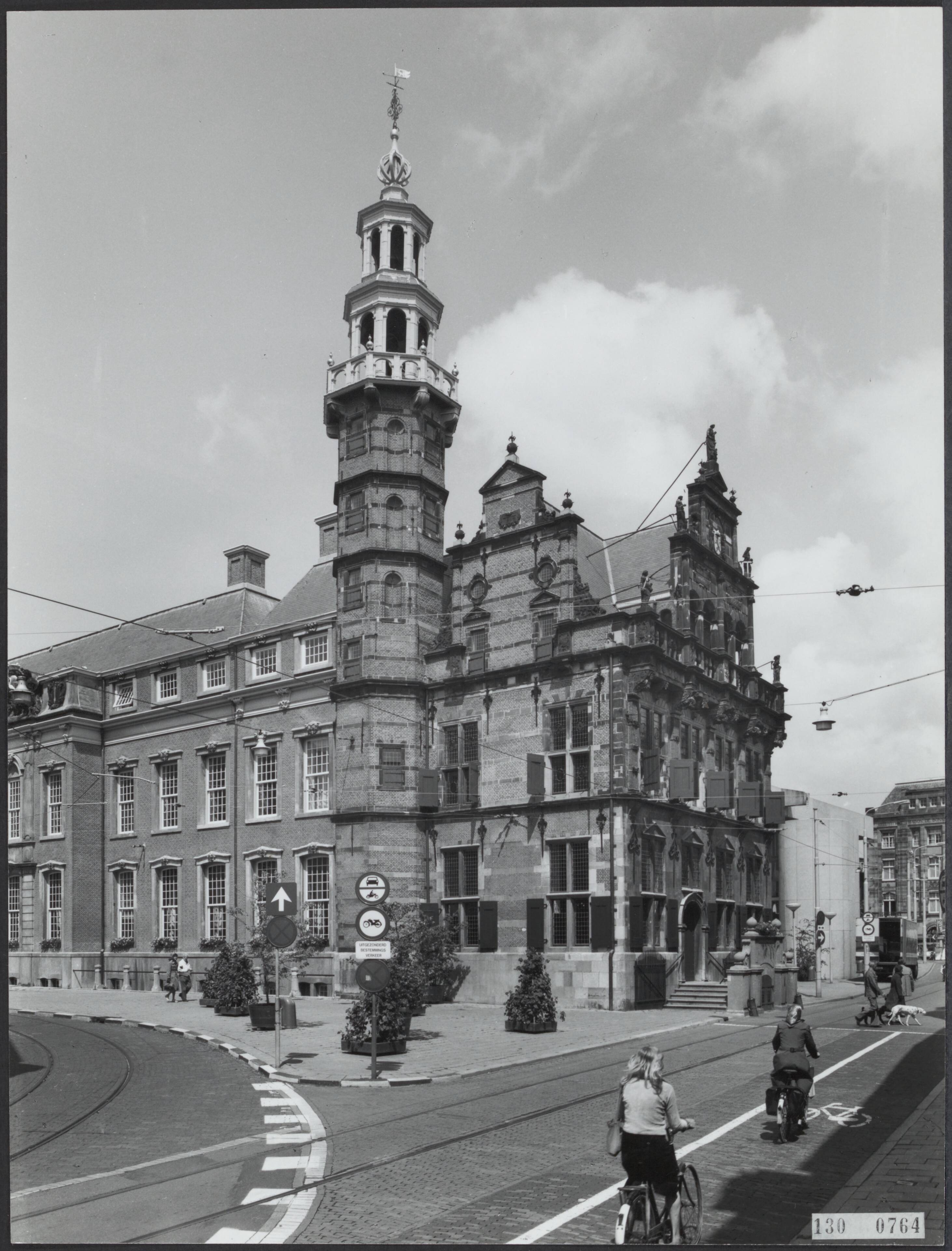 Fotocollectie Rijksvoorlichtingsdienst Eigen — Oude Stadhuis 's-Gravenhage [Groenmarkt] — Foto: Fotodienst Gemeente Den Haag. Licentie: Set B: Rechtenvrij / Publiek Domein. Bron: Nationaal Archief. http://hdl.handle.net/10648/af4be9fe-d0b4-102d-bcf8-003048976d84
