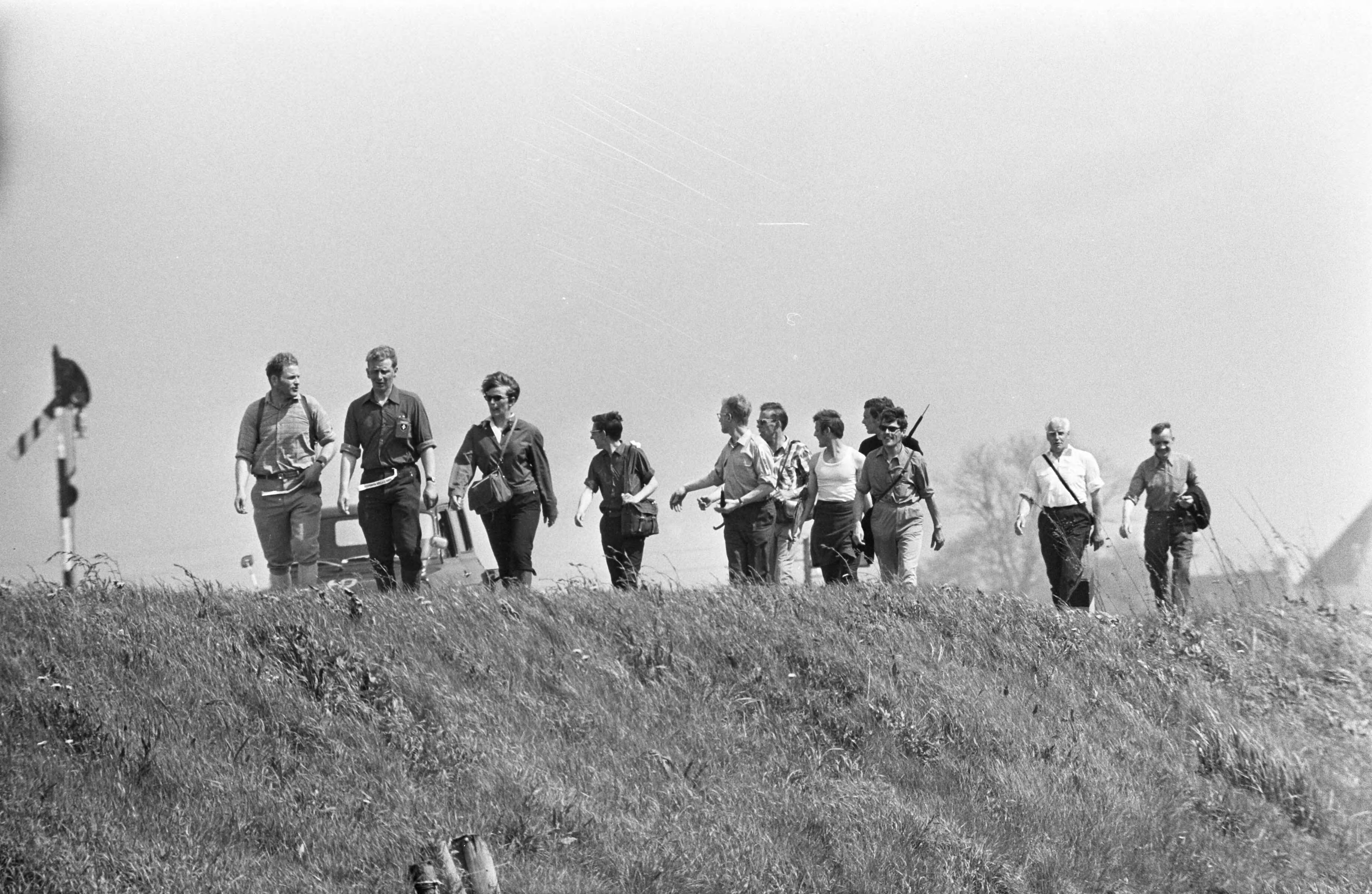 Fotocollectie Anefo — 5 daagse Elfstedentocht voor wandelaars, start in Leeuwarden wandelaars bij Sneek — Foto: Koch, Eric / Anefo. Licentie: Set B: Rechtenvrij / Publiek Domein. Bron: Nationaal Archief. http://hdl.handle.net/10648/ab690920-d0b4-102d-bcf8-003048976d84