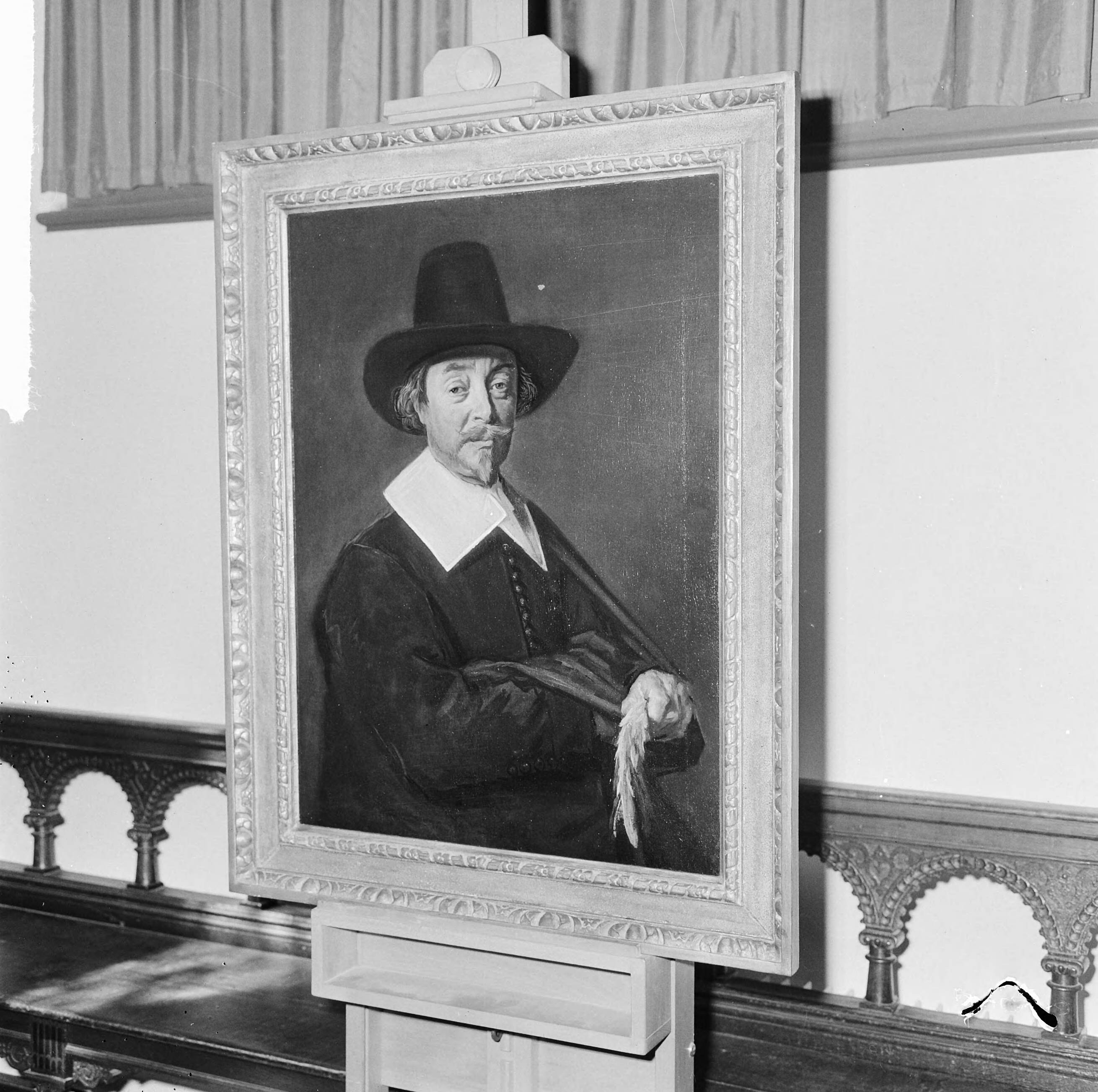 Fotocollectie Anefo — Een nieuwe "oude meester" van Frans Hals" ontdekt, het schilderij voorstellende een man met hoed — Foto: Pot, Harry / Anefo. Licentie: Set B: Rechtenvrij / Publiek Domein. Bron: Nationaal Archief. http://hdl.handle.net/10648/aa69cab4-d0b4-102d-bcf8-003048976d84