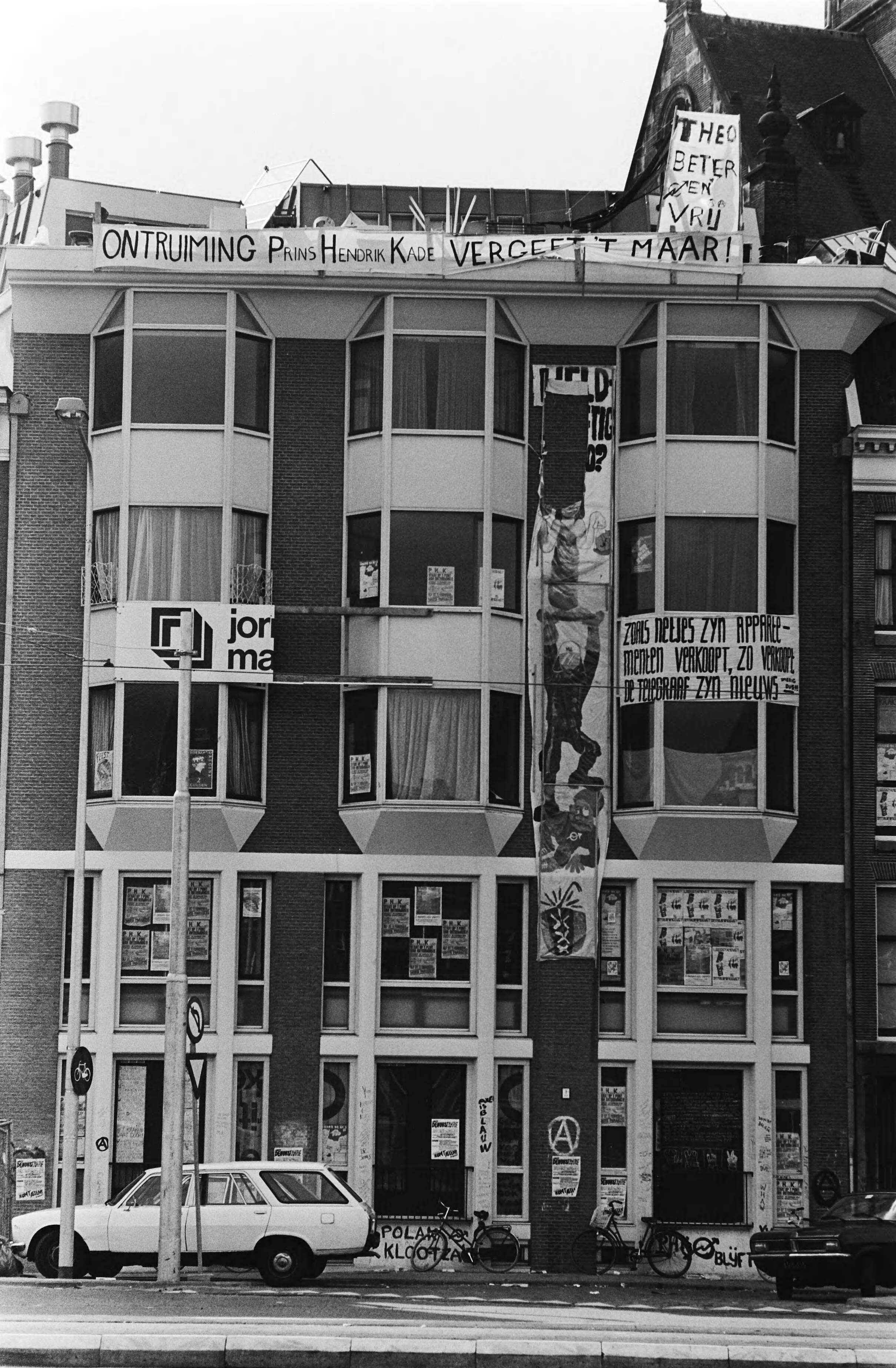 Kraakpanden Prins Hendrikkade in Amsterdam — Amsterdam|Noord-Holland|kraakpanden — Foto: Pereira, Fernando / Anefo. Licentie: Set B: Rechtenvrij / Publiek Domein. Bron: Nationaal Archief. http://hdl.handle.net/10648/ace5860c-d0b4-102d-bcf8-003048976d84