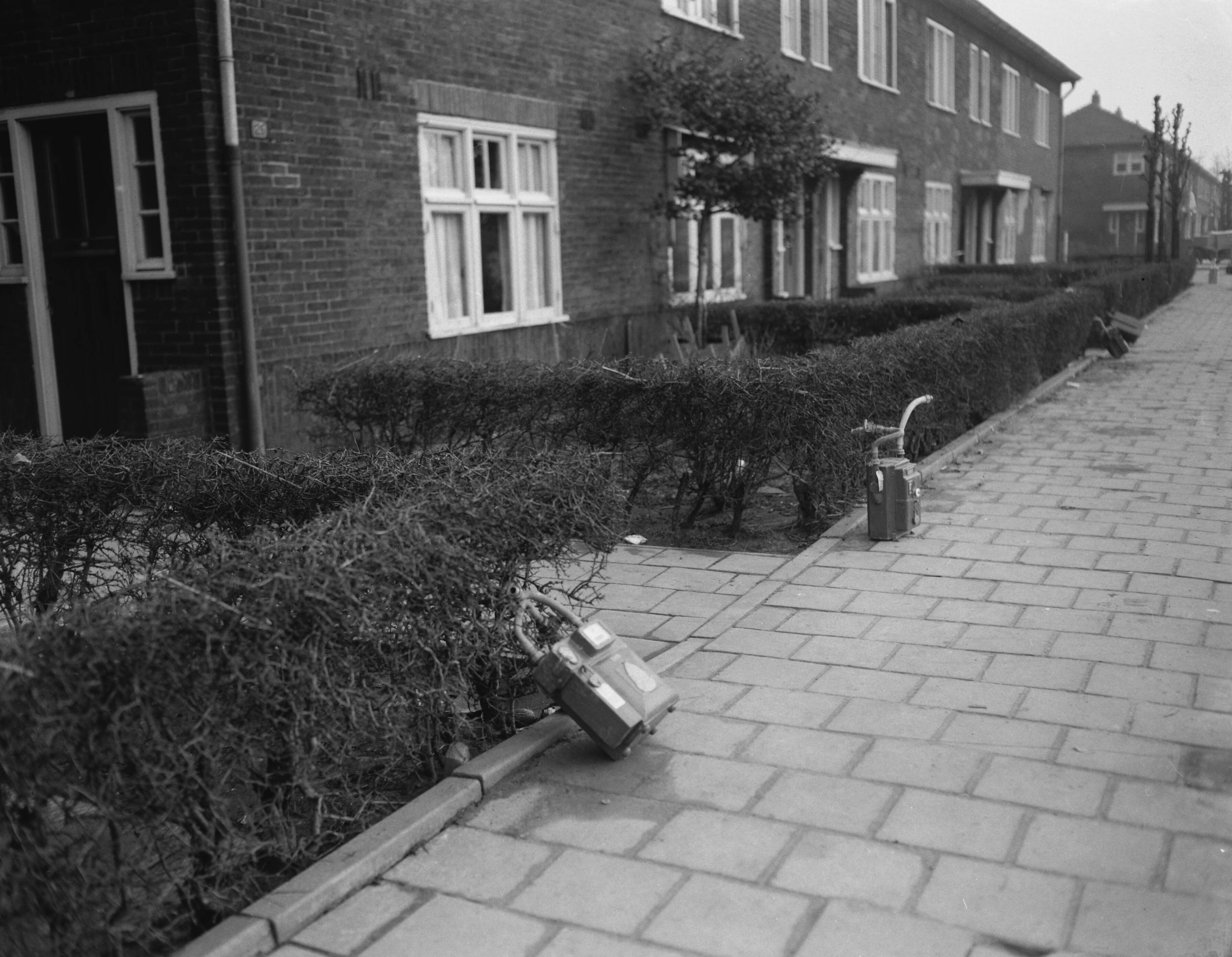 Ramp Tuindorp Oostzaan — Leven in Tuindorp Oostzaan komt weer op gang — Foto: Bilsen, Joop van / Anefo. Licentie: Set B: Rechtenvrij / Publiek Domein. Bron: Nationaal Archief. http://hdl.handle.net/10648/a9a72072-d0b4-102d-bcf8-003048976d84