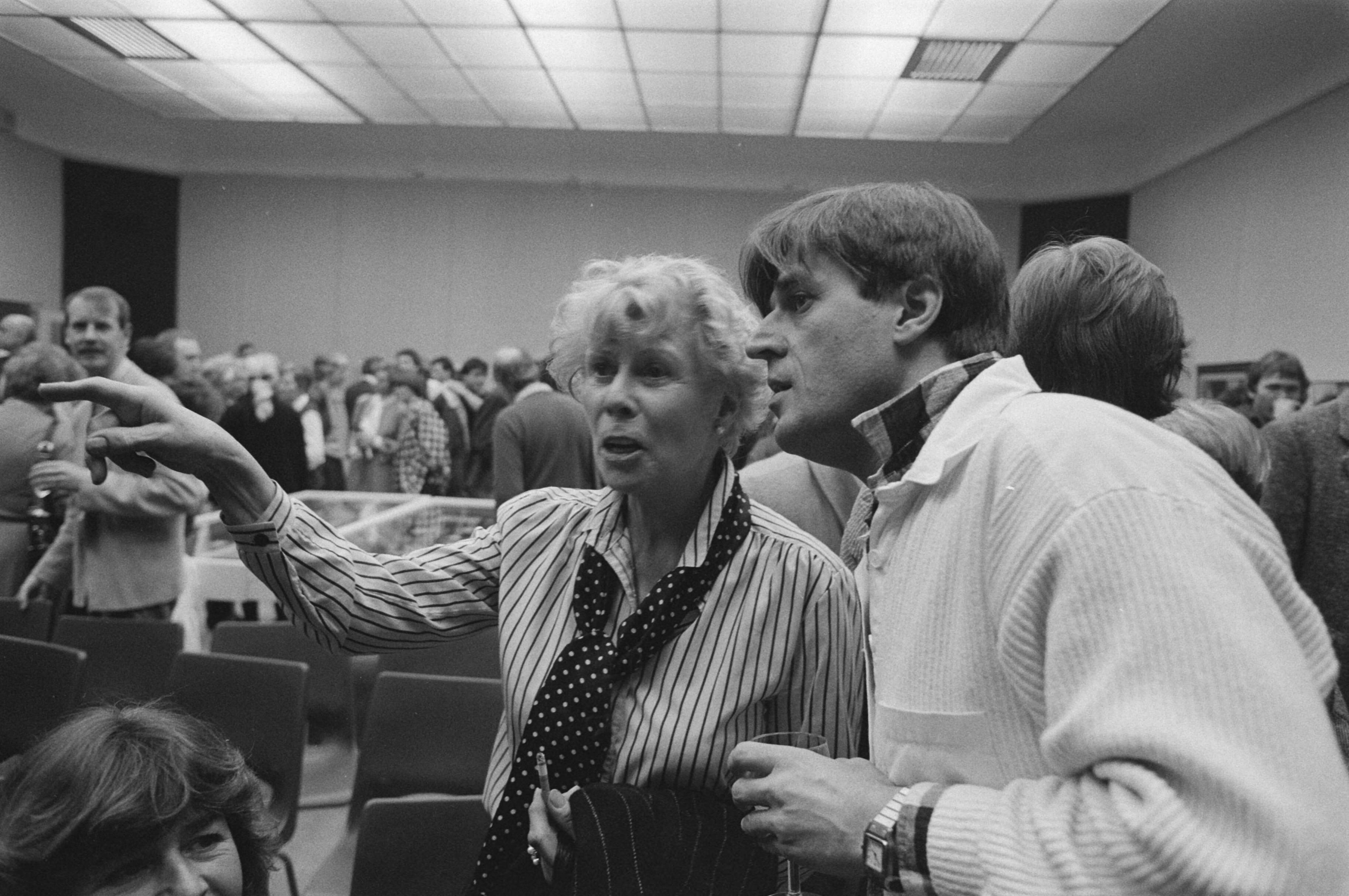 Fotocollectie Anefo — In Singermuseum "Drie generaties Krabbé"; Mary Dresselhuys en Jeroen Krabbé — Foto: Croes, Rob C. / Anefo. Licentie: Set B: Rechtenvrij / Publiek Domein. Bron: Nationaal Archief. http://hdl.handle.net/10648/ad44dc2e-d0b4-102d-bcf8-003048976d84