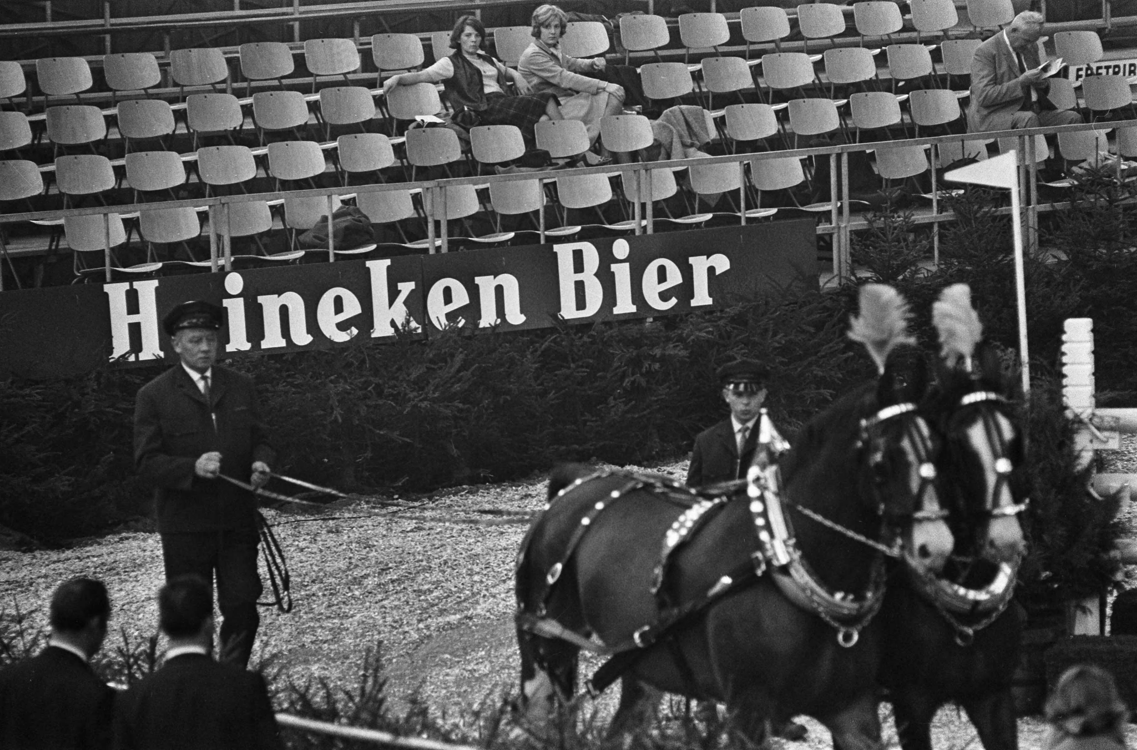 Jumping Amsterdam 1965 in de RAI — Fraai uitgedost span paarden (opdracht Heineken) — Foto: Fotograaf Onbekend / Anefo. Licentie: Set B: Rechtenvrij / Publiek Domein. Bron: Nationaal Archief. http://hdl.handle.net/10648/aac9af38-d0b4-102d-bcf8-003048976d84