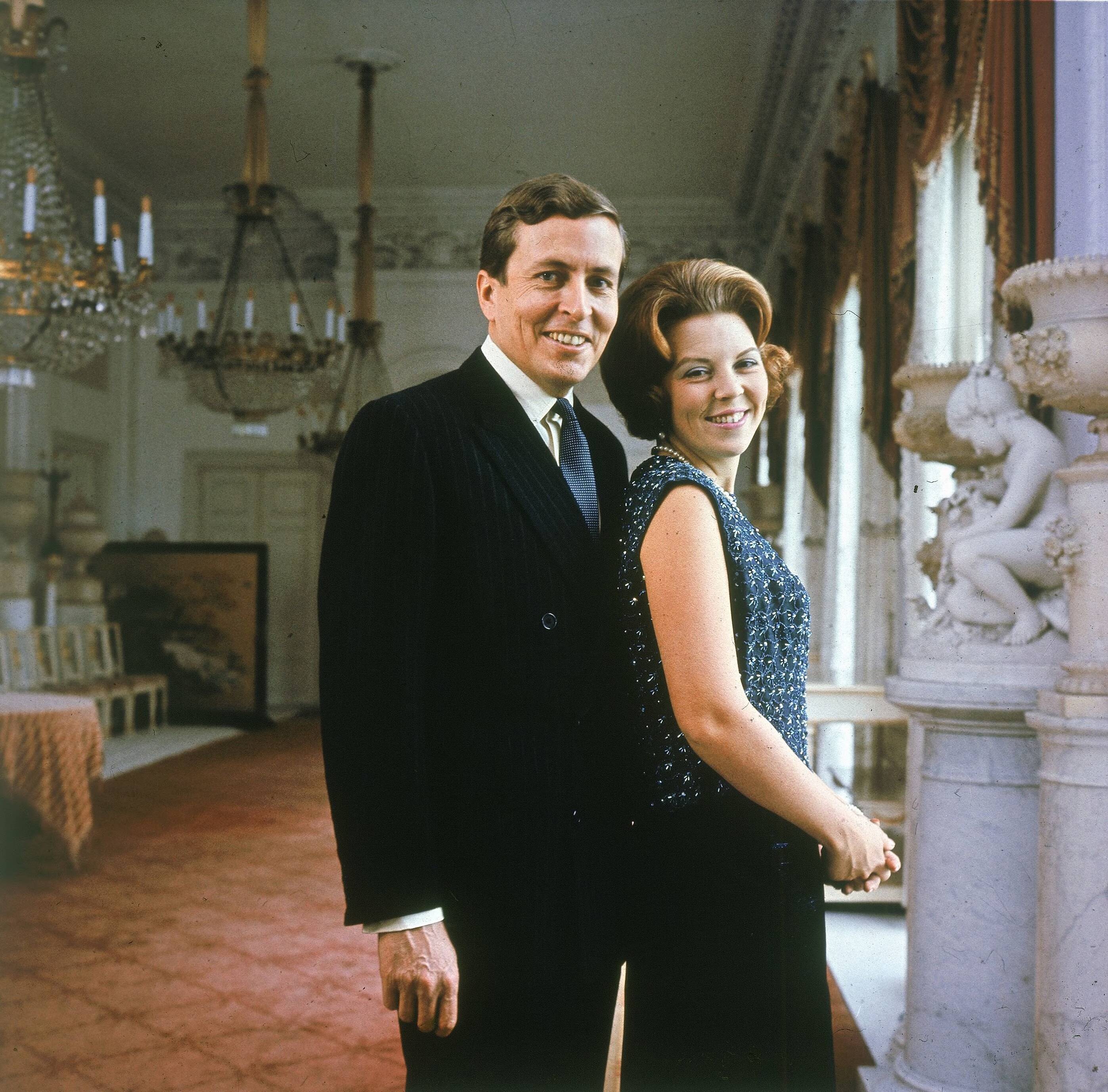 Fotocollectie RVD / Koninklijk Huis — Prinses Beatrix en Claus von Amsberg in Paleis Soestdijk — Foto: Koot, Max / RVD. Licentie: Set B: Rechtenvrij / Publiek Domein. Bron: Nationaal Archief. http://hdl.handle.net/10648/afb0ce3c-d0b4-102d-bcf8-003048976d84
