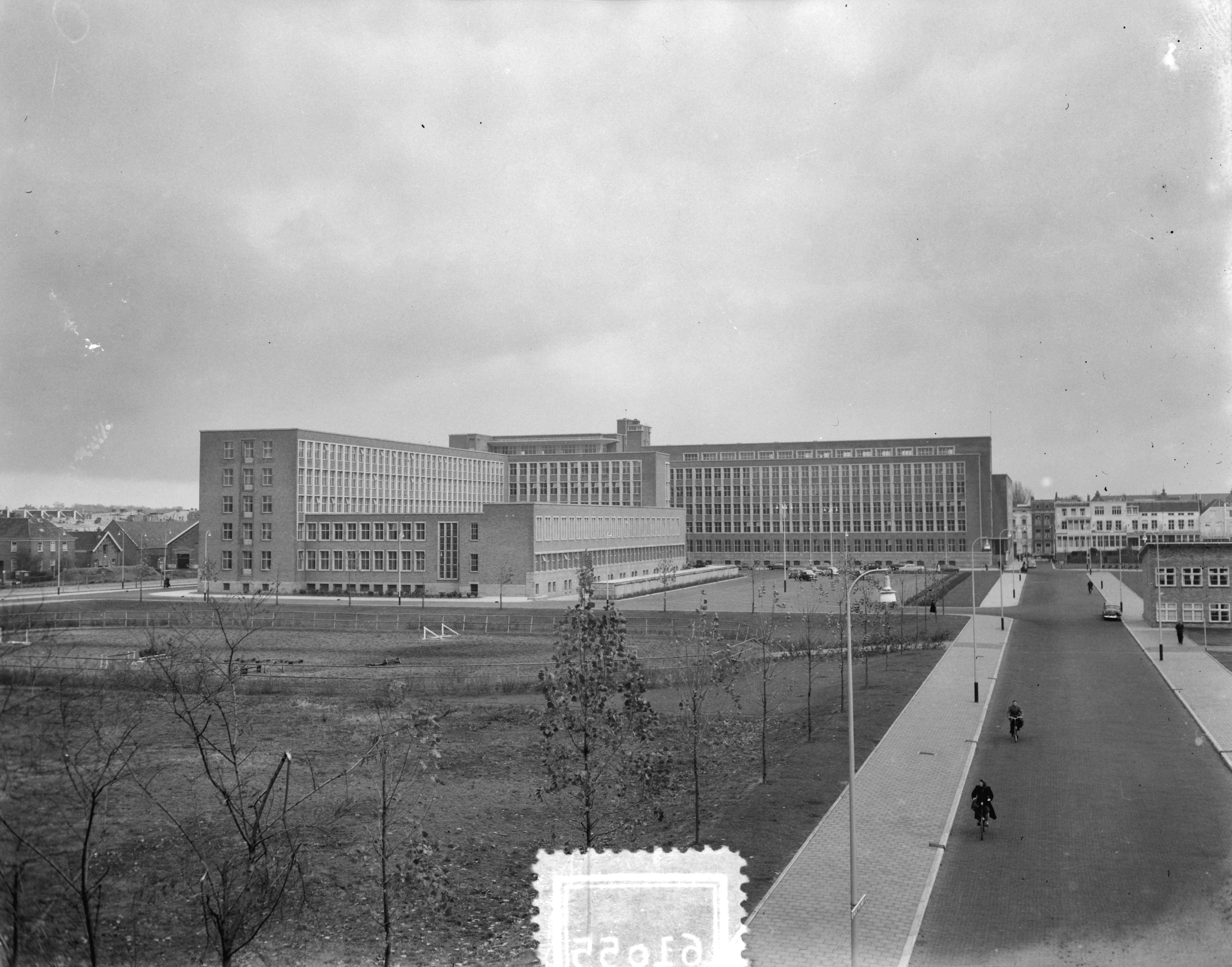Fotocollectie Anefo — Nieuwe stadhuis in Den Haag — Foto: Duinen, G.W. van / Anefo. Licentie: Set B: Rechtenvrij / Publiek Domein. Bron: Nationaal Archief. http://hdl.handle.net/10648/a9174b0a-d0b4-102d-bcf8-003048976d84