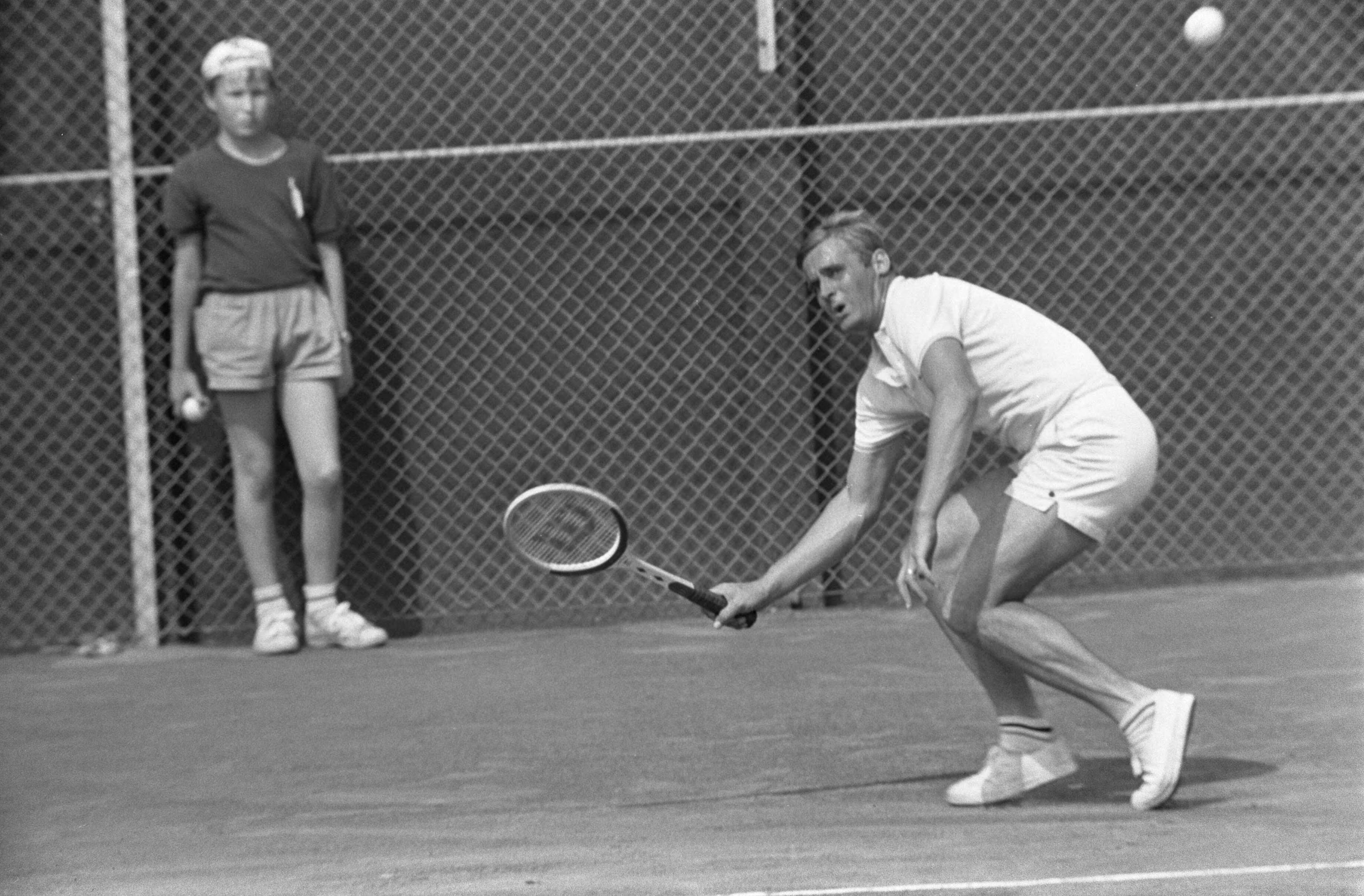 Fotocollectie Anefo — Nationale tenniskampioenschappen op Mets-banen in Scheveningen: Jan Hajer aktie — Foto: Koch, Eric / Anefo. Licentie: Set B: Rechtenvrij / Publiek Domein. Bron: Nationaal Archief. http://hdl.handle.net/10648/ab75f7f2-d0b4-102d-bcf8-003048976d84