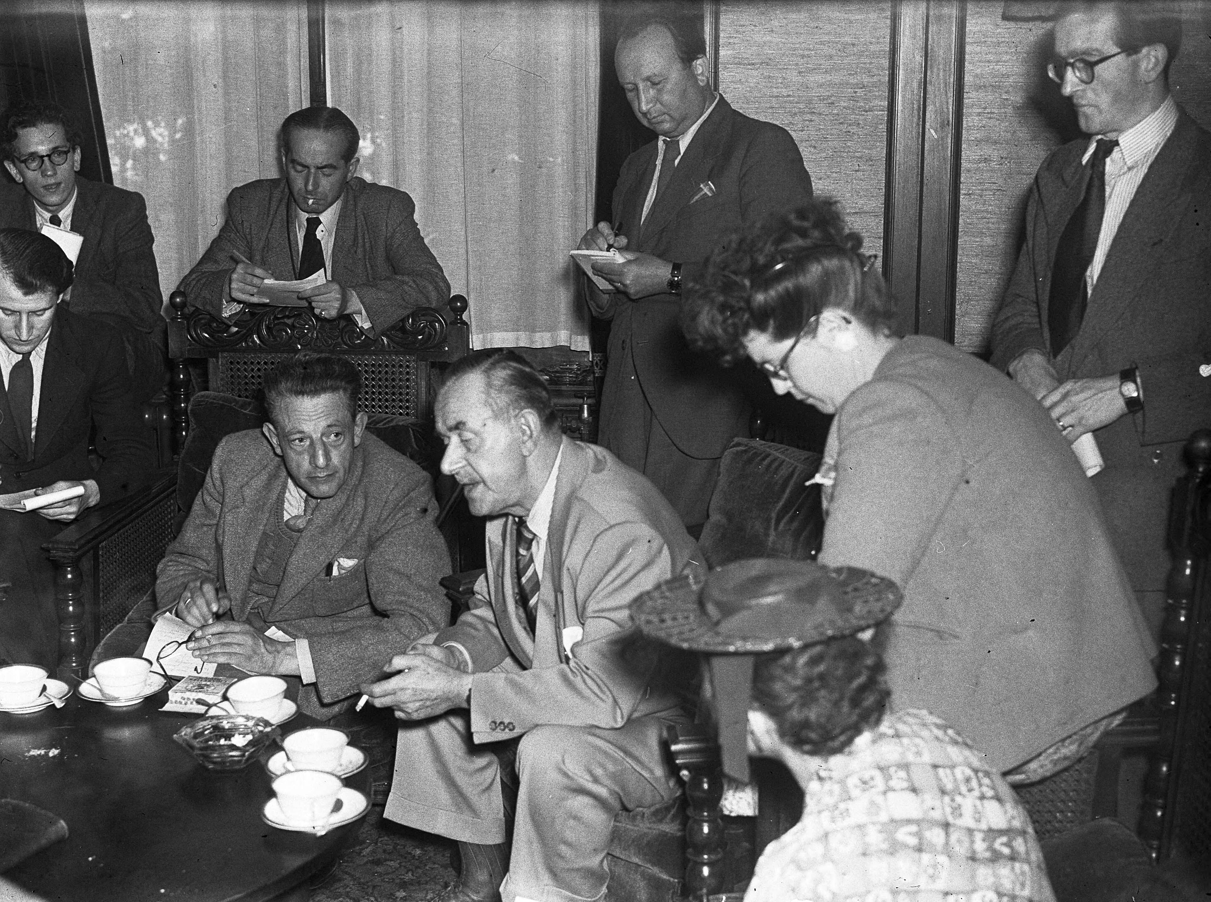 Fotocollectie Anefo — De Duitse schrijver Thomas Mann in Amsterdam — Foto: Sagers, Harry / Anefo. Licentie: Set B: Rechtenvrij / Publiek Domein. Bron: Nationaal Archief. http://hdl.handle.net/10648/a8ab5b2a-d0b4-102d-bcf8-003048976d84