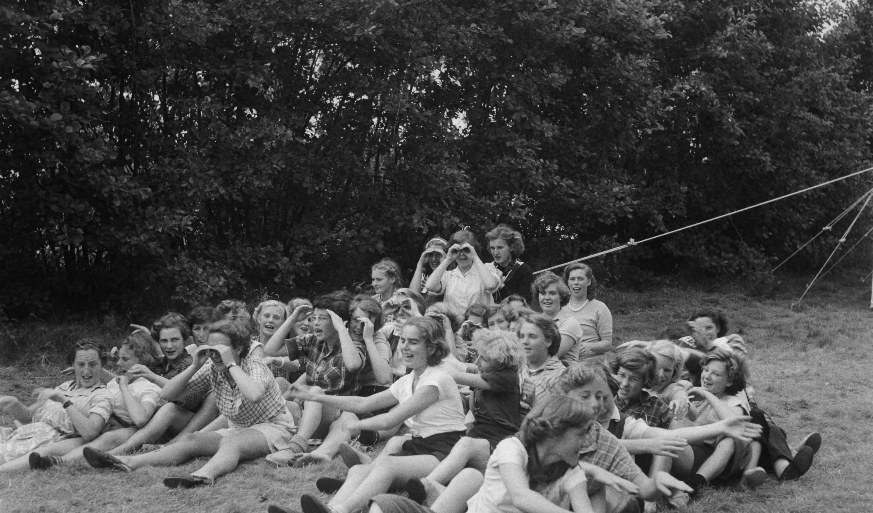 VCJC kamp Heemstede — VCJC (Vrijzinnig Christelijke Jeugd Centrale) Kamp te Heemstede (Noord-Holland) — Foto: Oorschot, […] van / Anefo. Licentie: Set B: Rechtenvrij / Publiek Domein. Bron: Nationaal Archief. http://hdl.handle.net/10648/a8dca6da-d0b4-102d-bcf8-003048976d84