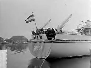 Fotocollectie Anefo — Indienststelling kustmijnenveger Steenwijk bij Haarlemse Scheepsbouwmaatschappij — Foto: Pot, Harry / Anefo. Licentie: Set B: Rechtenvrij / Publiek Domein. Bron: Nationaal Archief. http://hdl.handle.net/10648/a94bffd0-d0b4-102d-bcf8-003048976d84