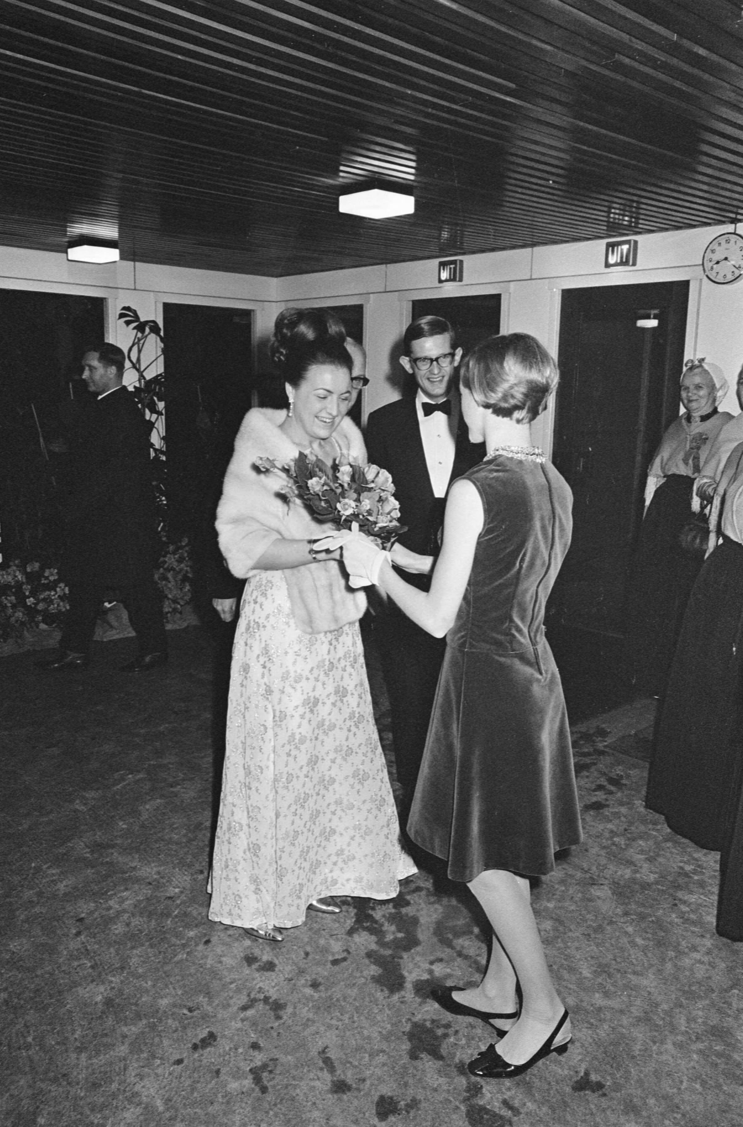 Fotocollectie Anefo — Feestelijke voorstelling in circusgebouw te Scheveningen, prinses Margriet en Pieter — Foto: Kroon, Ron / Anefo. Licentie: Set B: Rechtenvrij / Publiek Domein. Bron: Nationaal Archief. http://hdl.handle.net/10648/ab0b64c8-d0b4-102d-bcf8-003048976d84