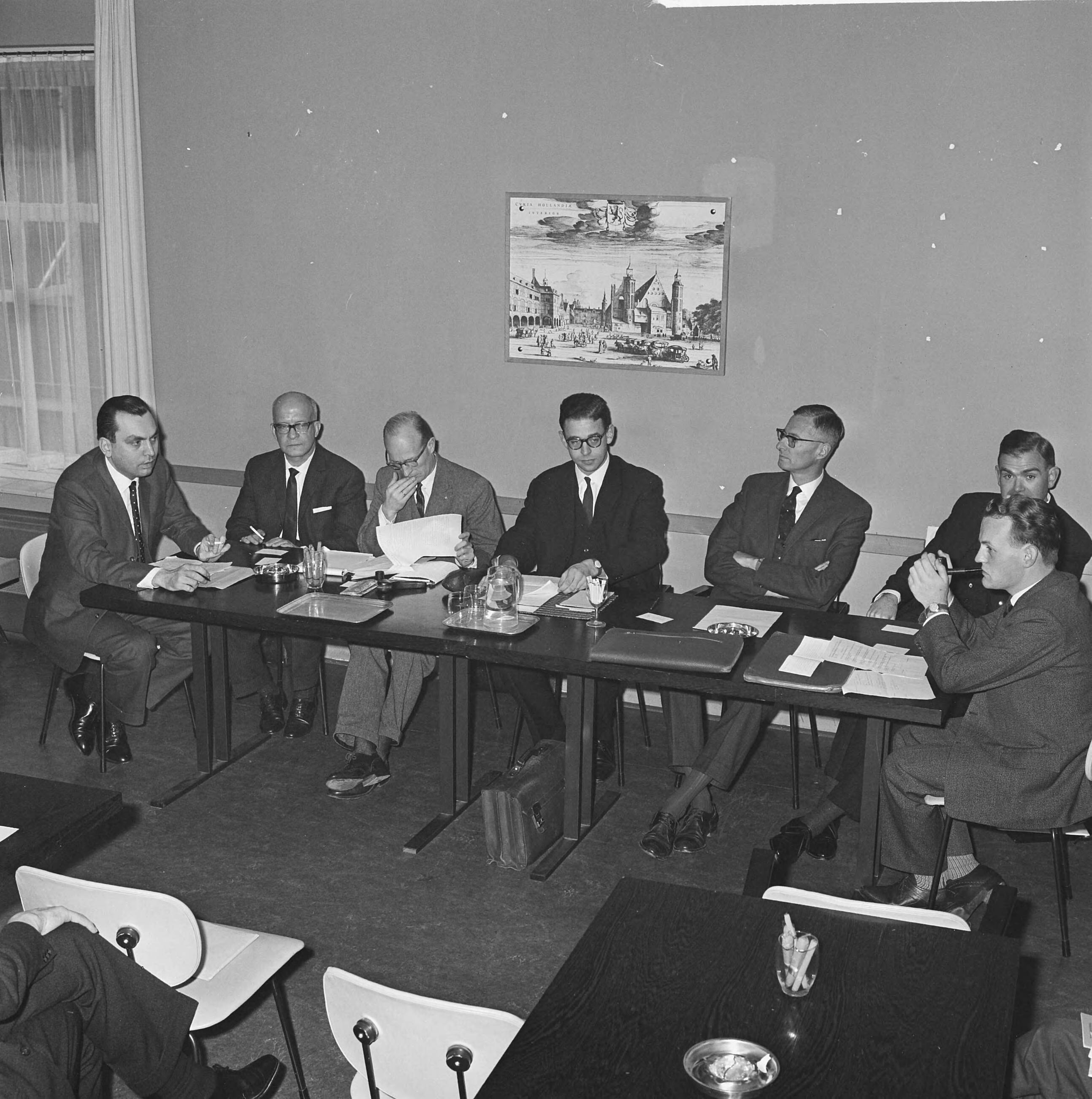 Fotocollectie Anefo — Herdenking 15-jarig bestaan Universele Verklaring van de Rechten van de Mens in Perscentrum Nieuwspoort te Den Haag — Foto: Koch, Eric / Anefo. Licentie: Set B: Rechtenvrij / Publiek Domein. Bron: Nationaal Archief. http://hdl.handle.net/10648/aa4fef2c-d0b4-102d-bcf8-003048976d84