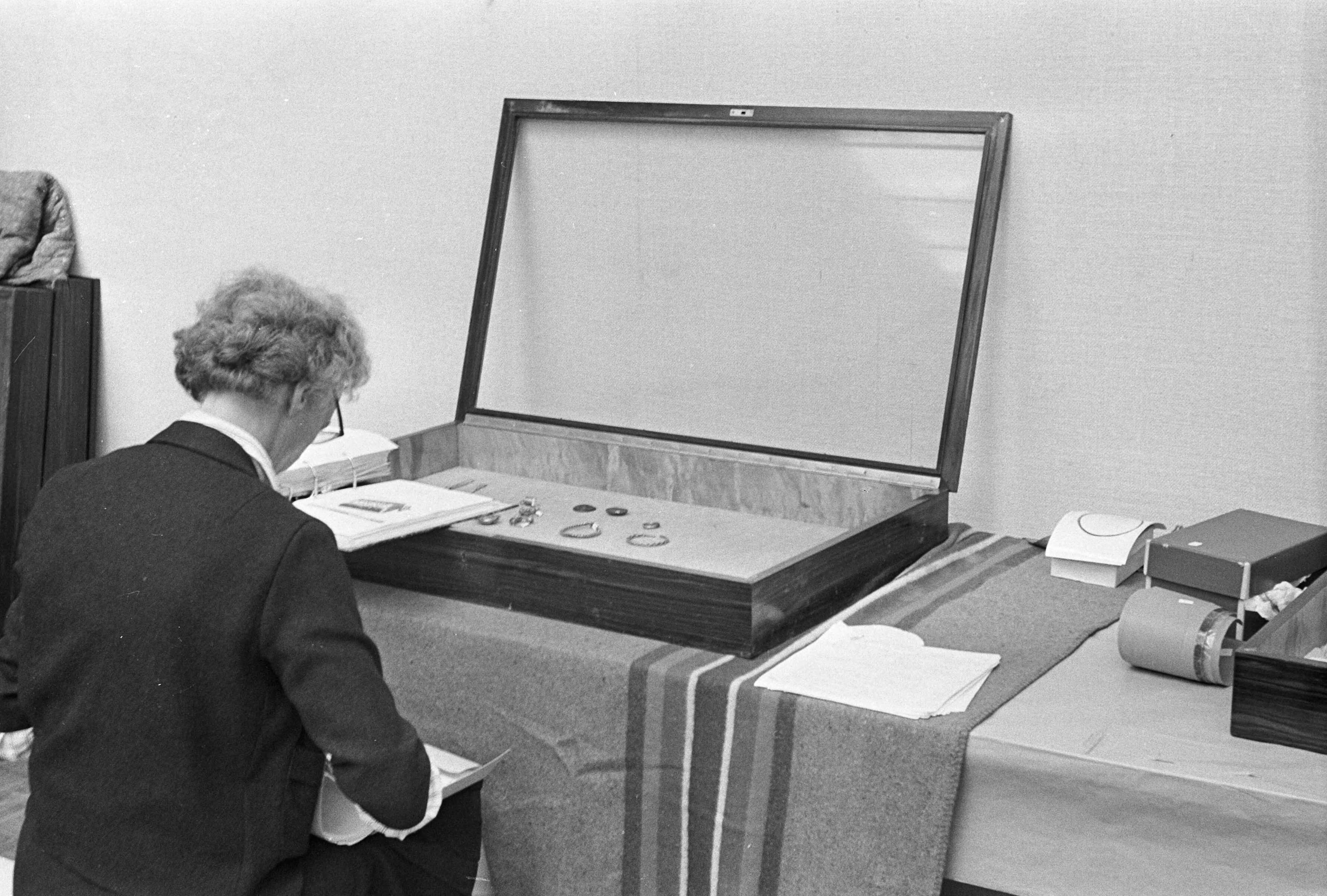Fotocollectie Anefo — Expositie Russische kunstschatten te Den Haag — Foto: Voets, Jan / Anefo. Licentie: Set B: Rechtenvrij / Publiek Domein. Bron: Nationaal Archief. http://hdl.handle.net/10648/aaf80da6-d0b4-102d-bcf8-003048976d84