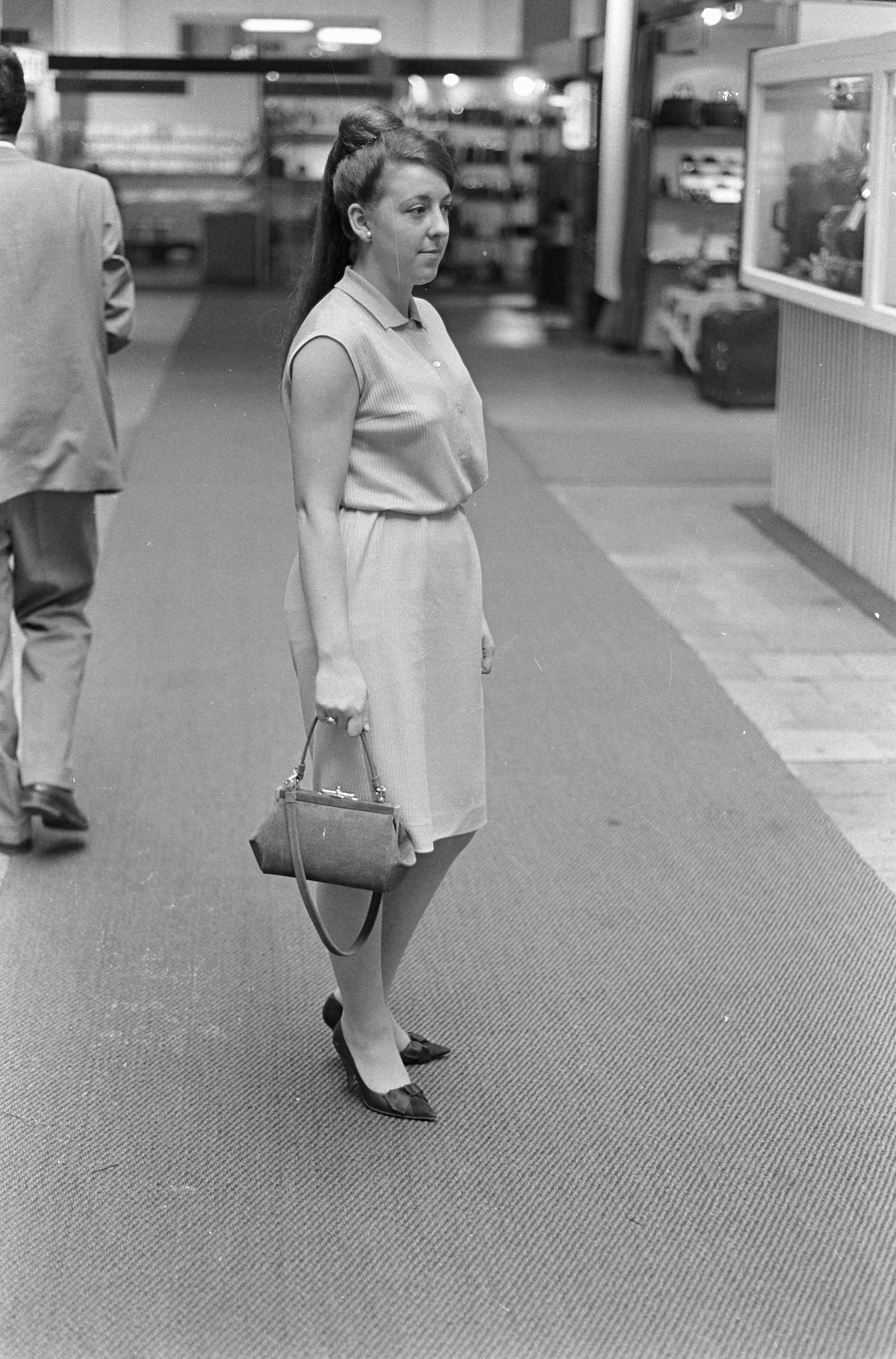 Fotocollectie Anefo — Koffer en Lederwarenbeurs te Utrecht, Popsac 1966 — Foto: Nijs, Jac. de / Anefo. Licentie: Set B: Rechtenvrij / Publiek Domein. Bron: Nationaal Archief. http://hdl.handle.net/10648/aaedafbe-d0b4-102d-bcf8-003048976d84