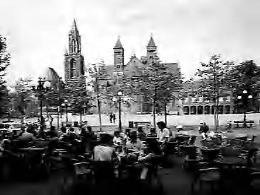 Steden [RVD] — Maastricht [Vrijthof met zicht op St. Servaas en St. Janskerk] — Foto: Rijksvoorlichtingsdienst (RVD). Licentie: Set B: Rechtenvrij / Publiek Domein. Bron: Nationaal Archief. http://hdl.handle.net/10648/af472cde-d0b4-102d-bcf8-003048976d84