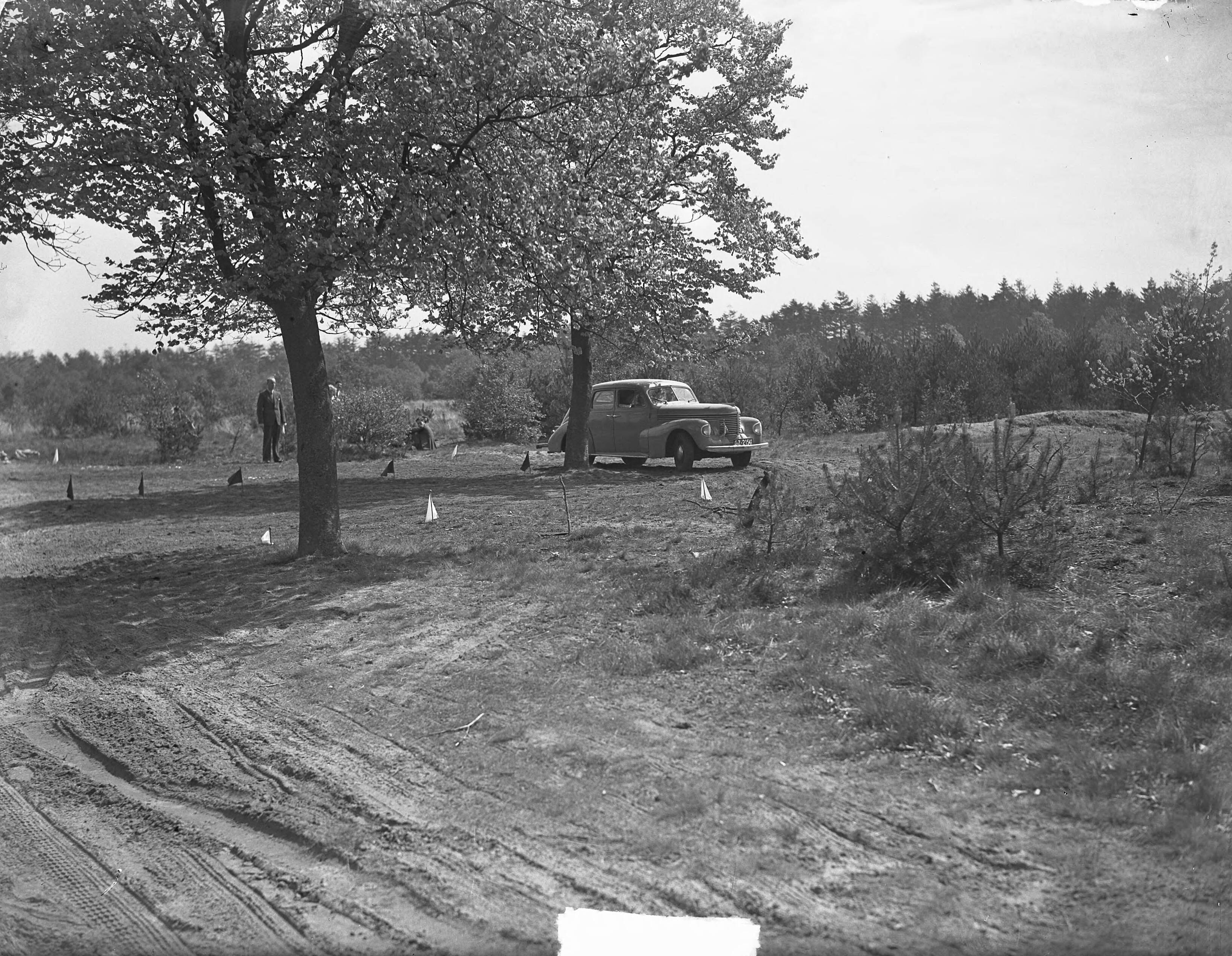 KNAC damesrit met belangrijke personen te Zeist — KNAC dames rit met belangrijke personen te Zeist — Foto: Nijs, Jac. de / Anefo. Licentie: Set B: Rechtenvrij / Publiek Domein. Bron: Nationaal Archief. http://hdl.handle.net/10648/a8d8cb0a-d0b4-102d-bcf8-003048976d84