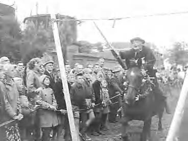 Fotocollectie Anefo — Ringrijderij in Middelburg om het kampioenschap van Nederland — Foto: Noske, J.D. / Anefo. Licentie: Set B: Rechtenvrij / Publiek Domein. Bron: Nationaal Archief. http://hdl.handle.net/10648/a9678a66-d0b4-102d-bcf8-003048976d84