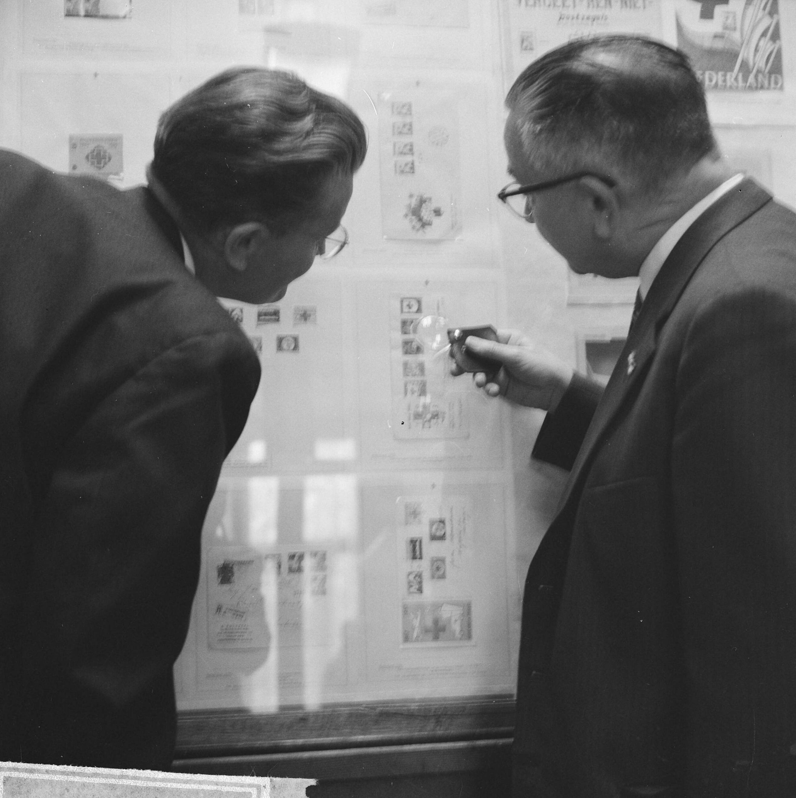 Fotocollectie Anefo — Benelux postzegel tentoonstelling in Den Haag — Foto: Koch, Eric / Anefo. Licentie: Set B: Rechtenvrij / Publiek Domein. Bron: Nationaal Archief. http://hdl.handle.net/10648/aa1c4bc2-d0b4-102d-bcf8-003048976d84